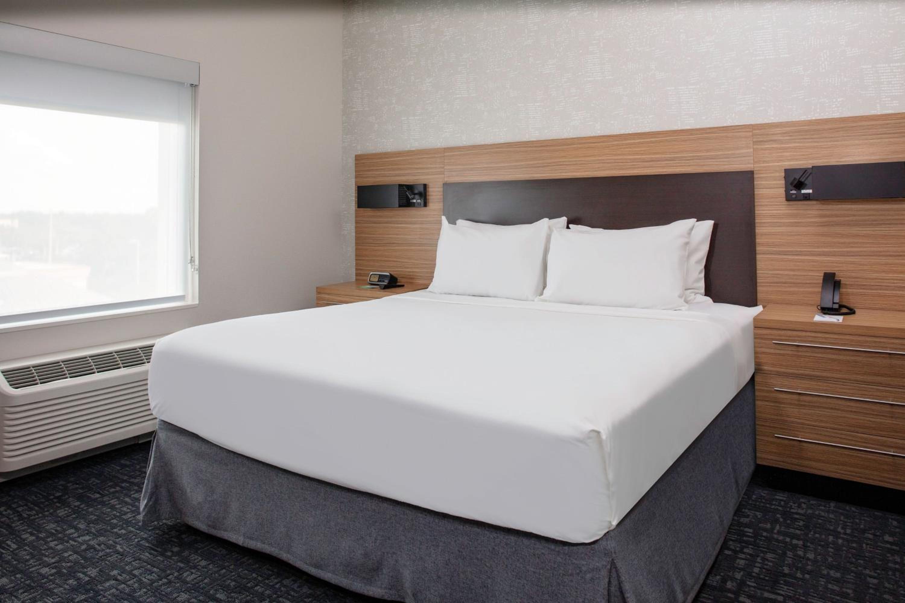 Studio King Suite - Hearing Accessible