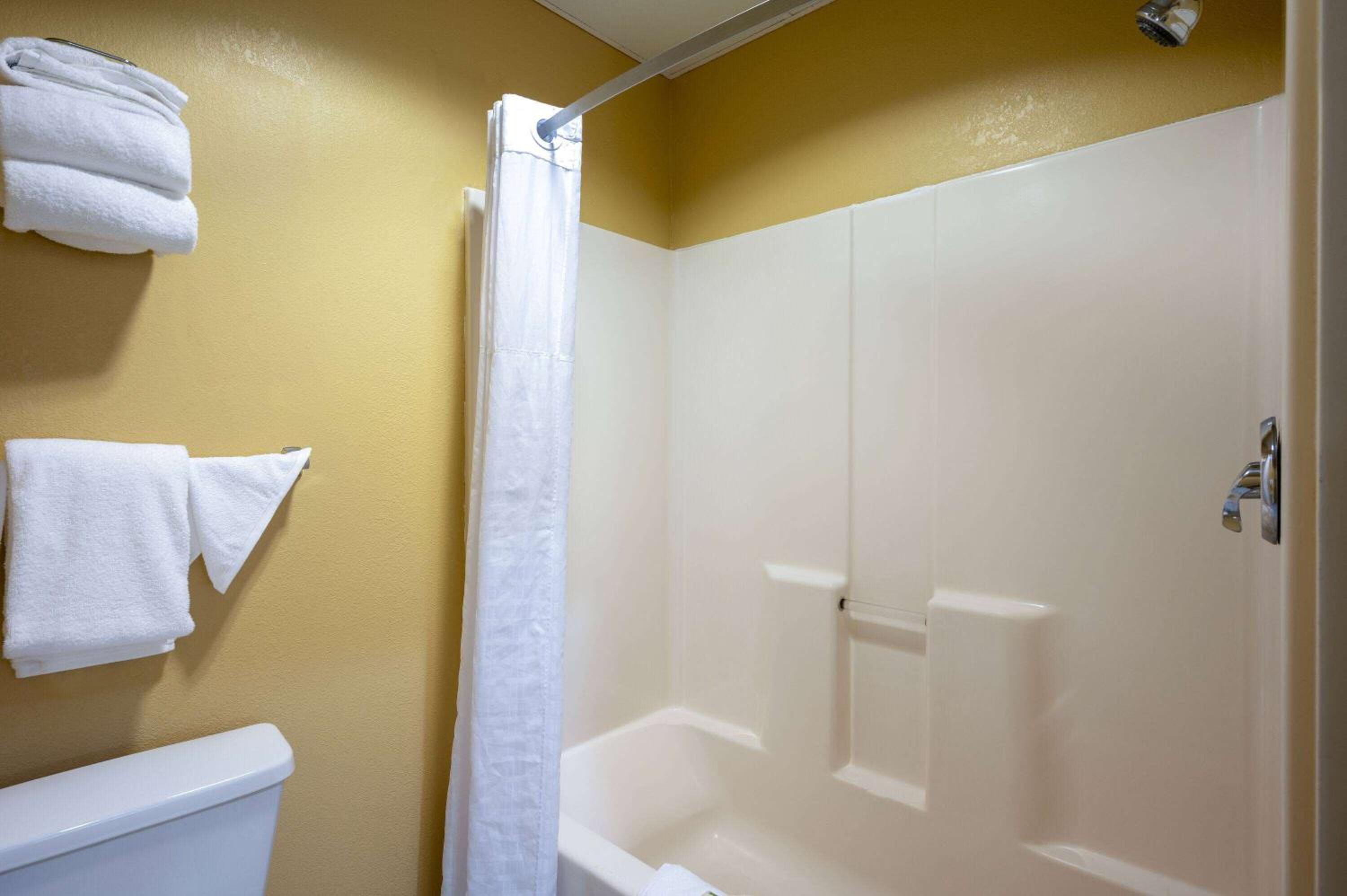 Double Room with Two Double Beds - Non-Smoking - Photo 3