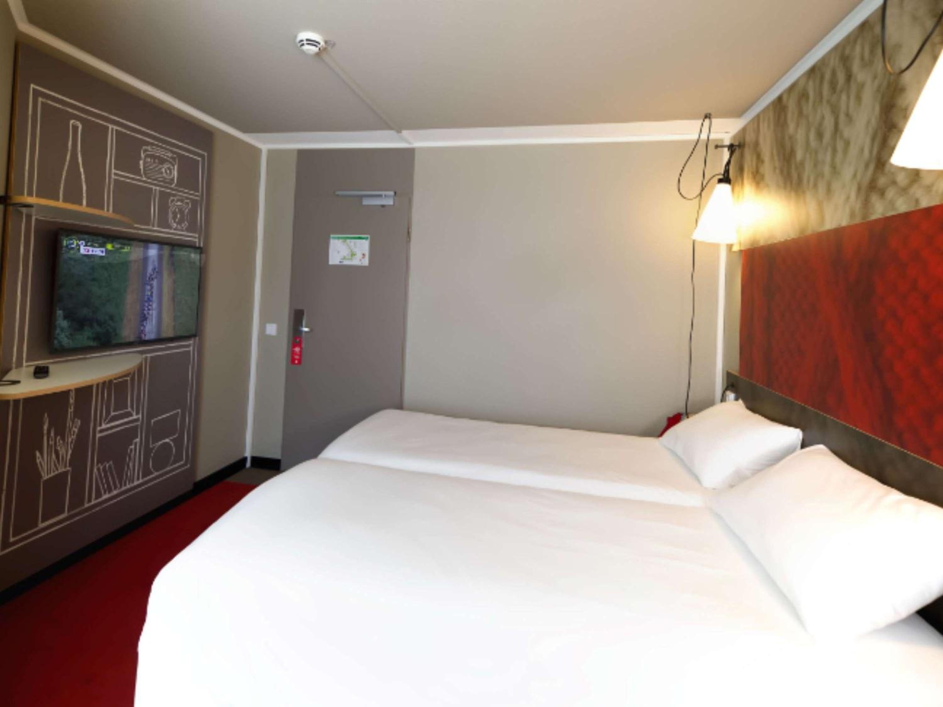 Standard Twin Room - Photo 5