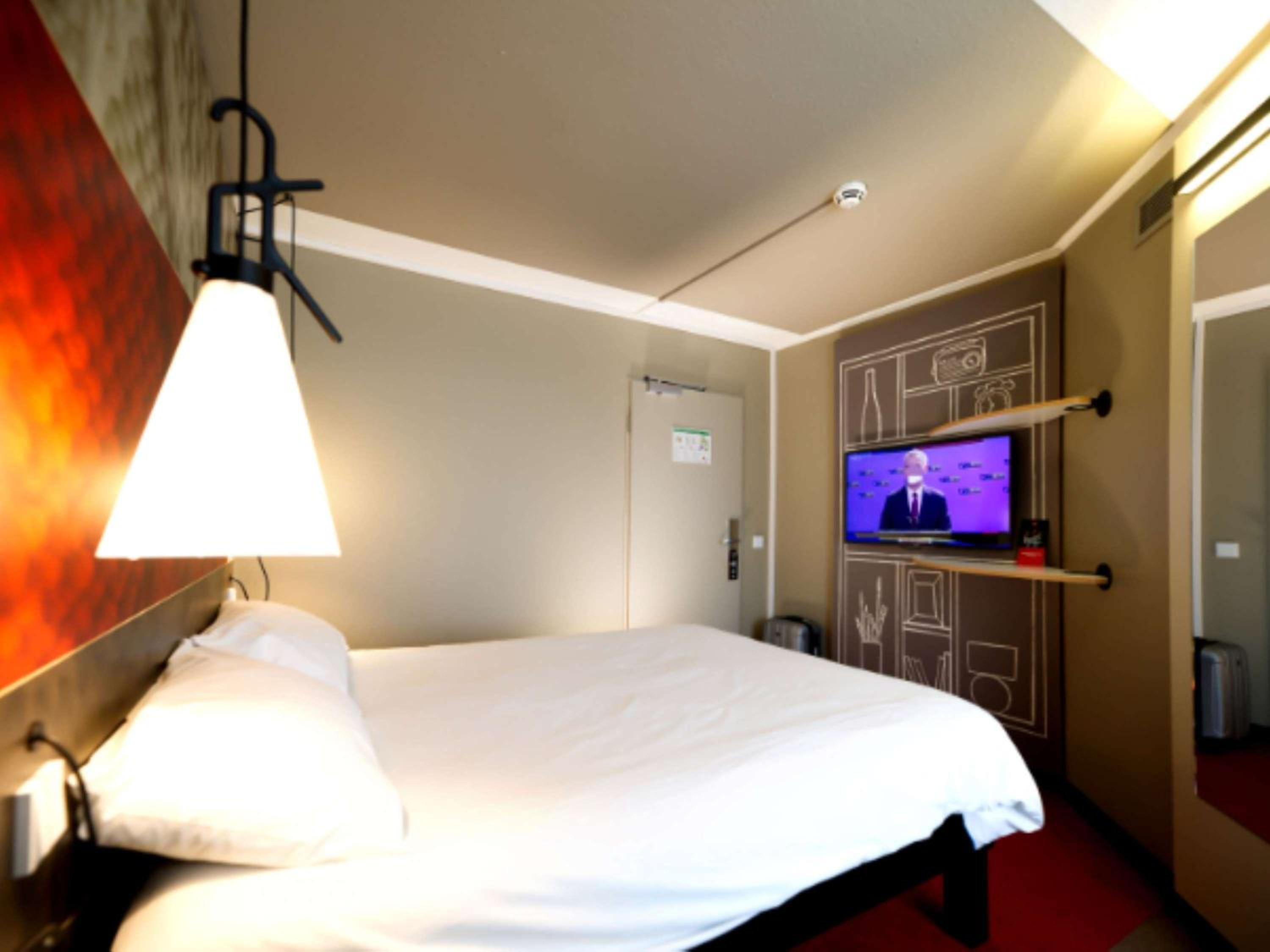 Standard Double Room - Photo 9