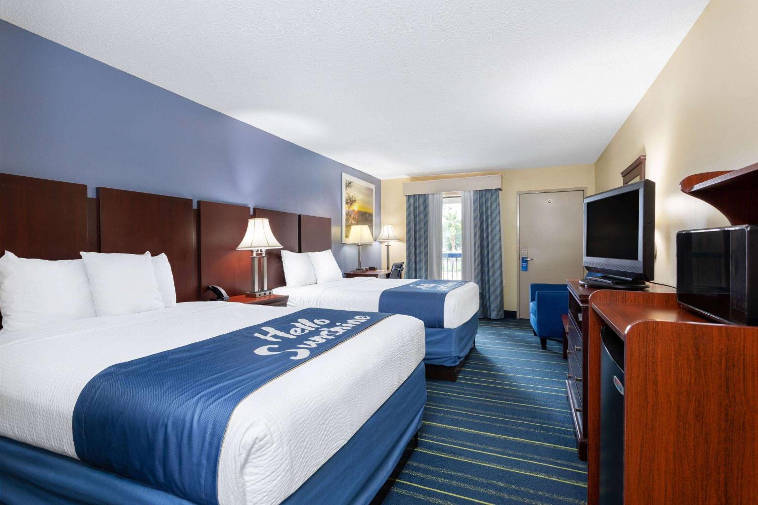 Queen Room with Two Queen Beds - Smoking photo 1