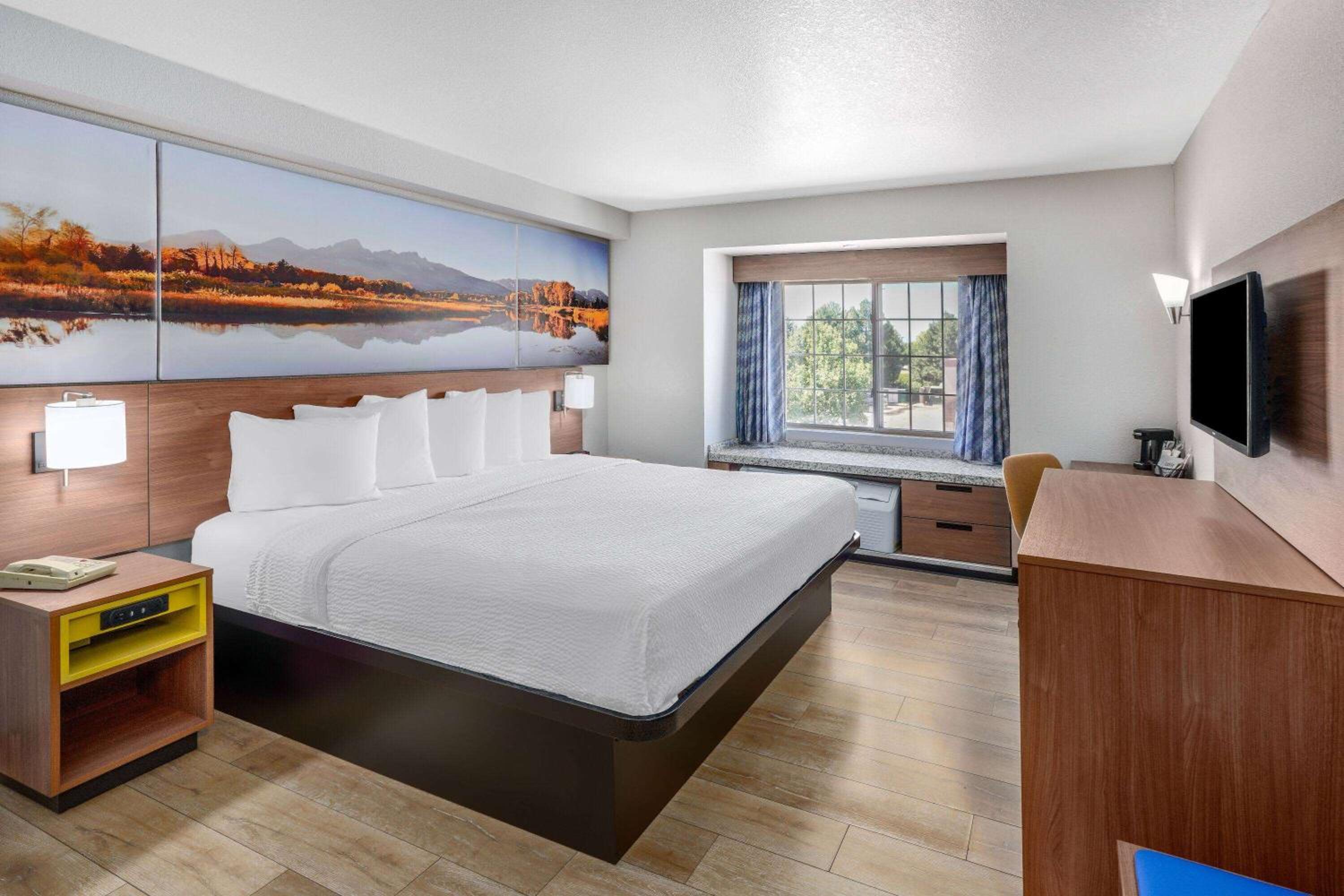 King Room - Non-Smoking - Photo 1