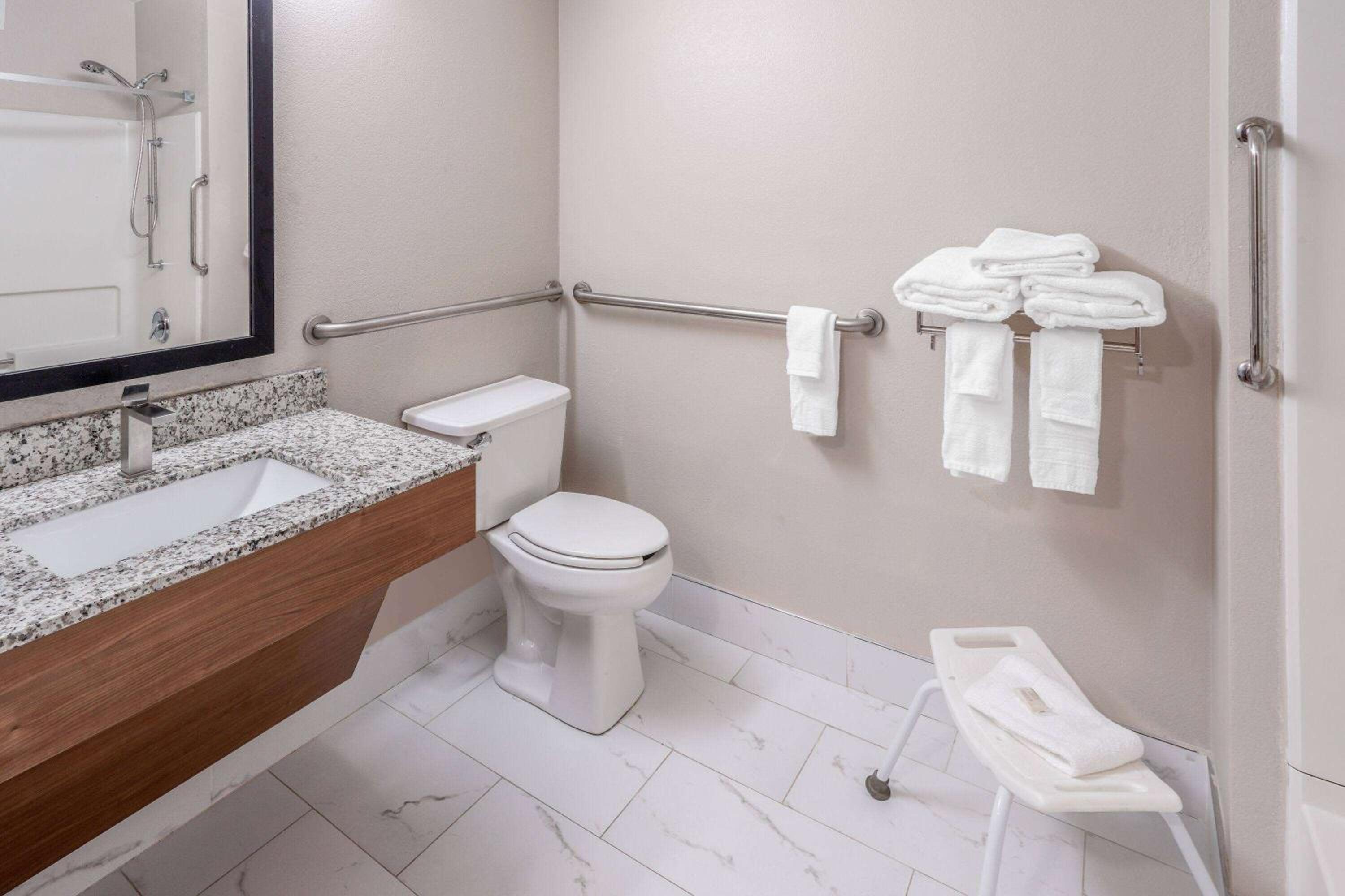 Queen Room - Mobility Access/Non-Smoking - Photo 2