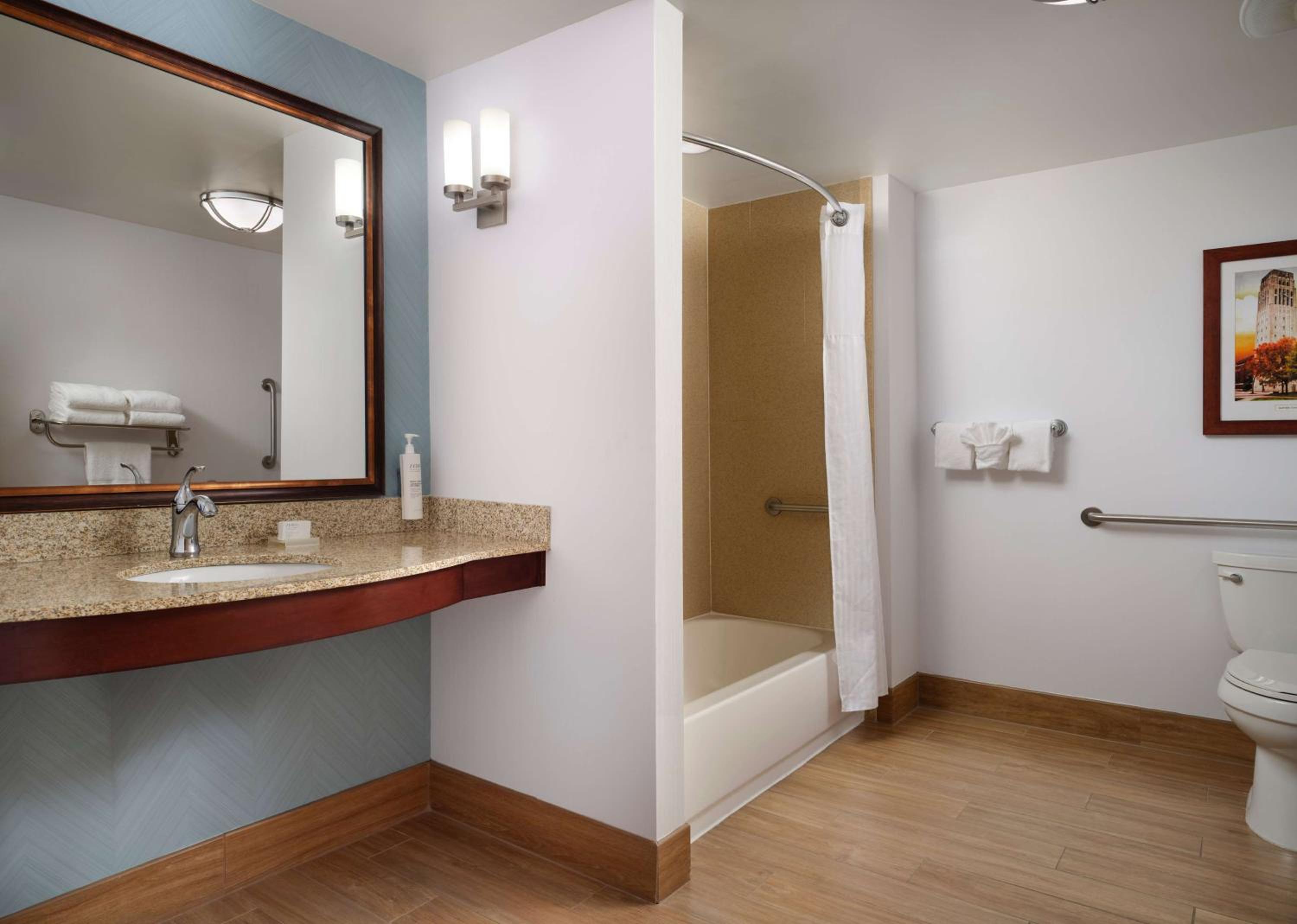 King Room - Disability Access with Tub photo 2