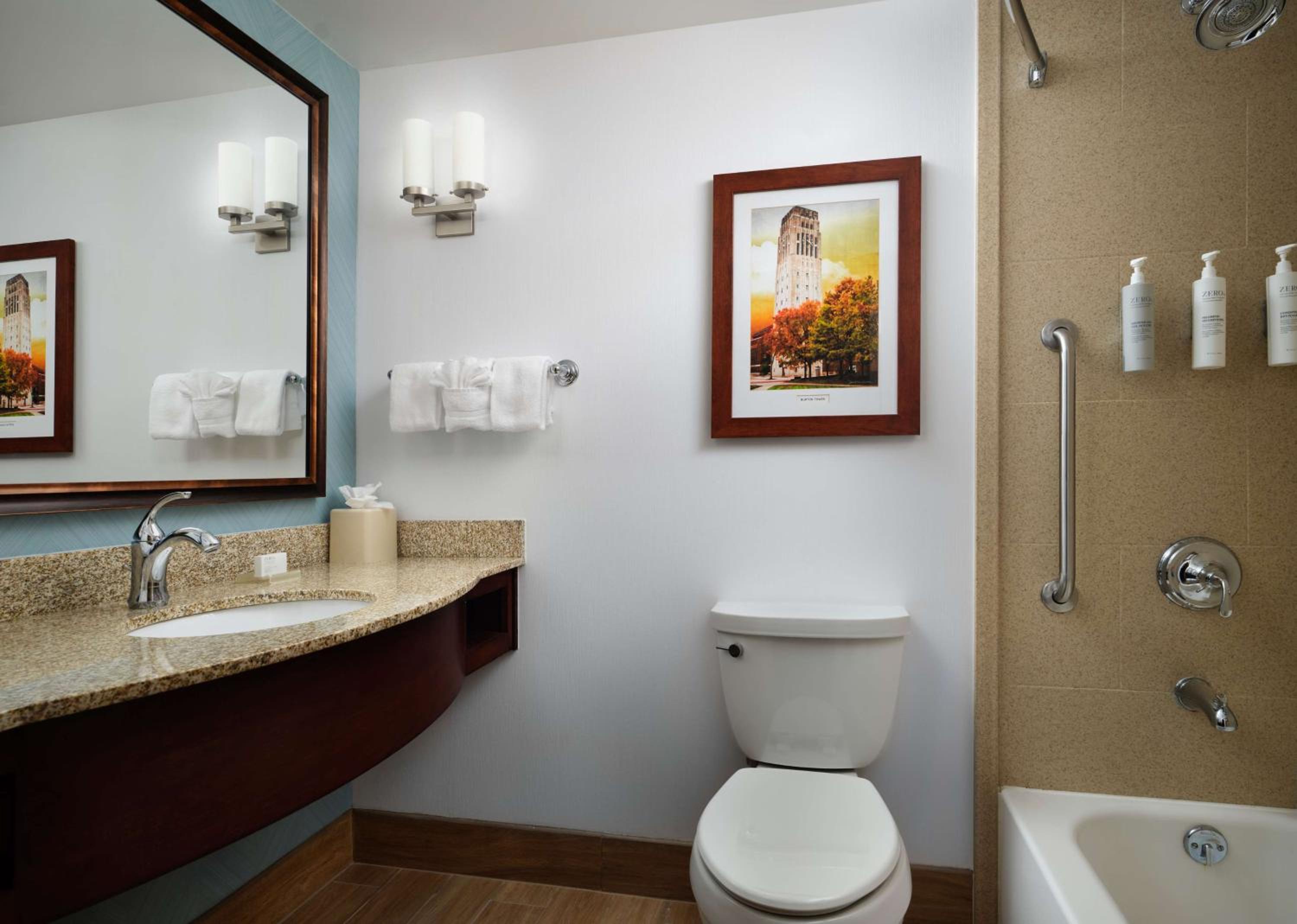 Premium Queen Room with Two Queen Beds photo 2