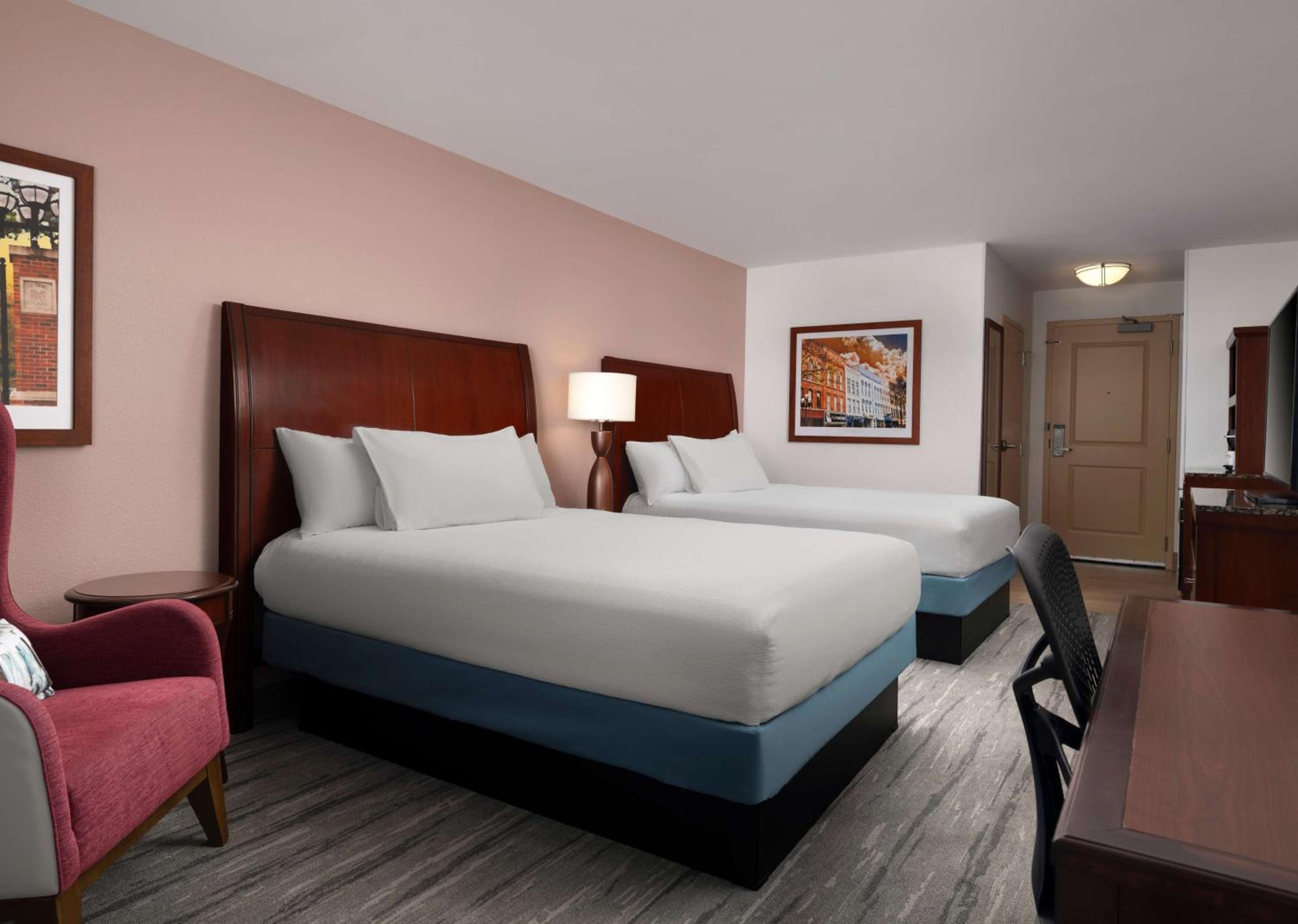 Premium Queen Room with Two Queen Beds photo 3