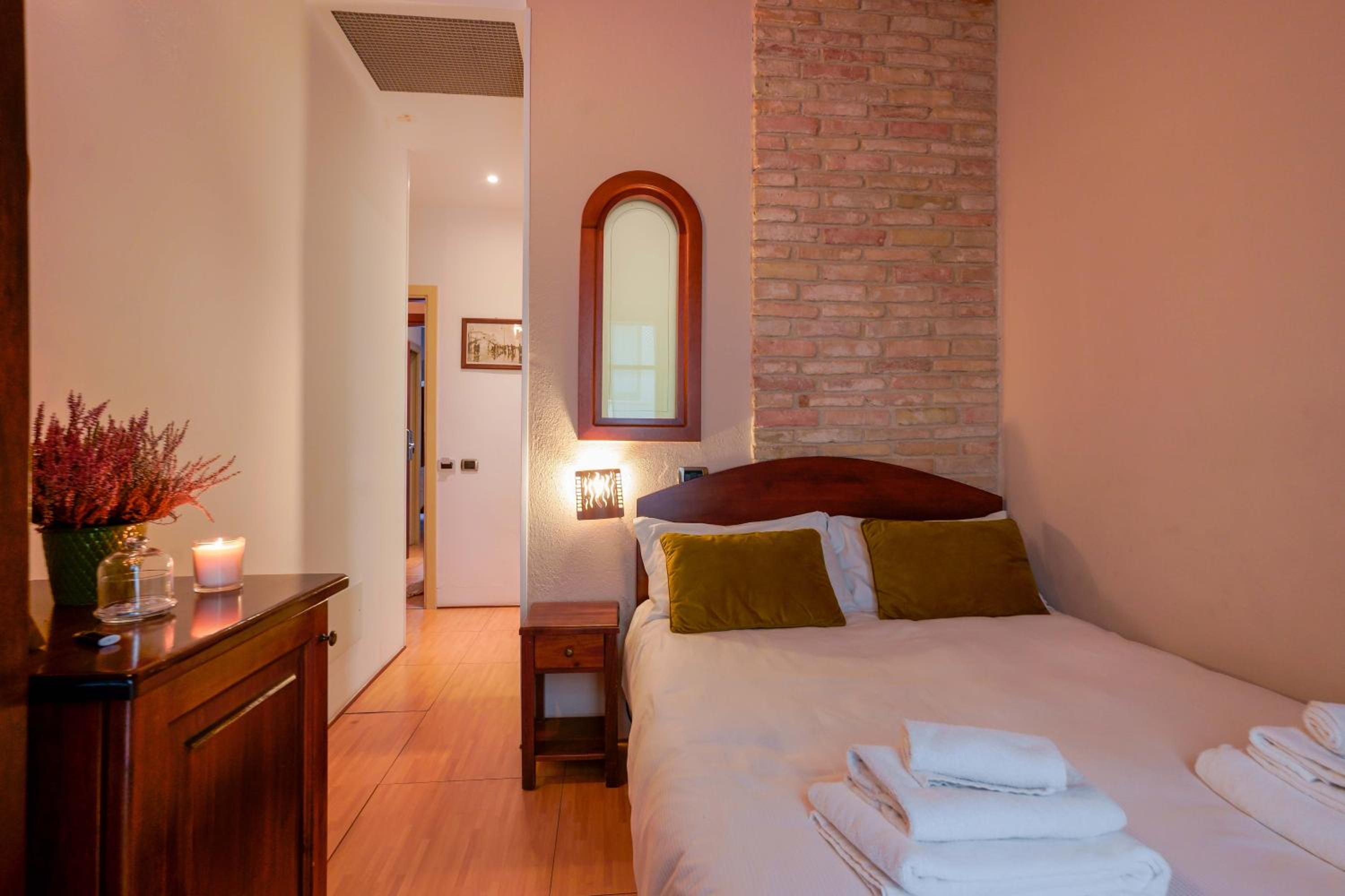 Economy Double Room With Small Double Bed photo 2