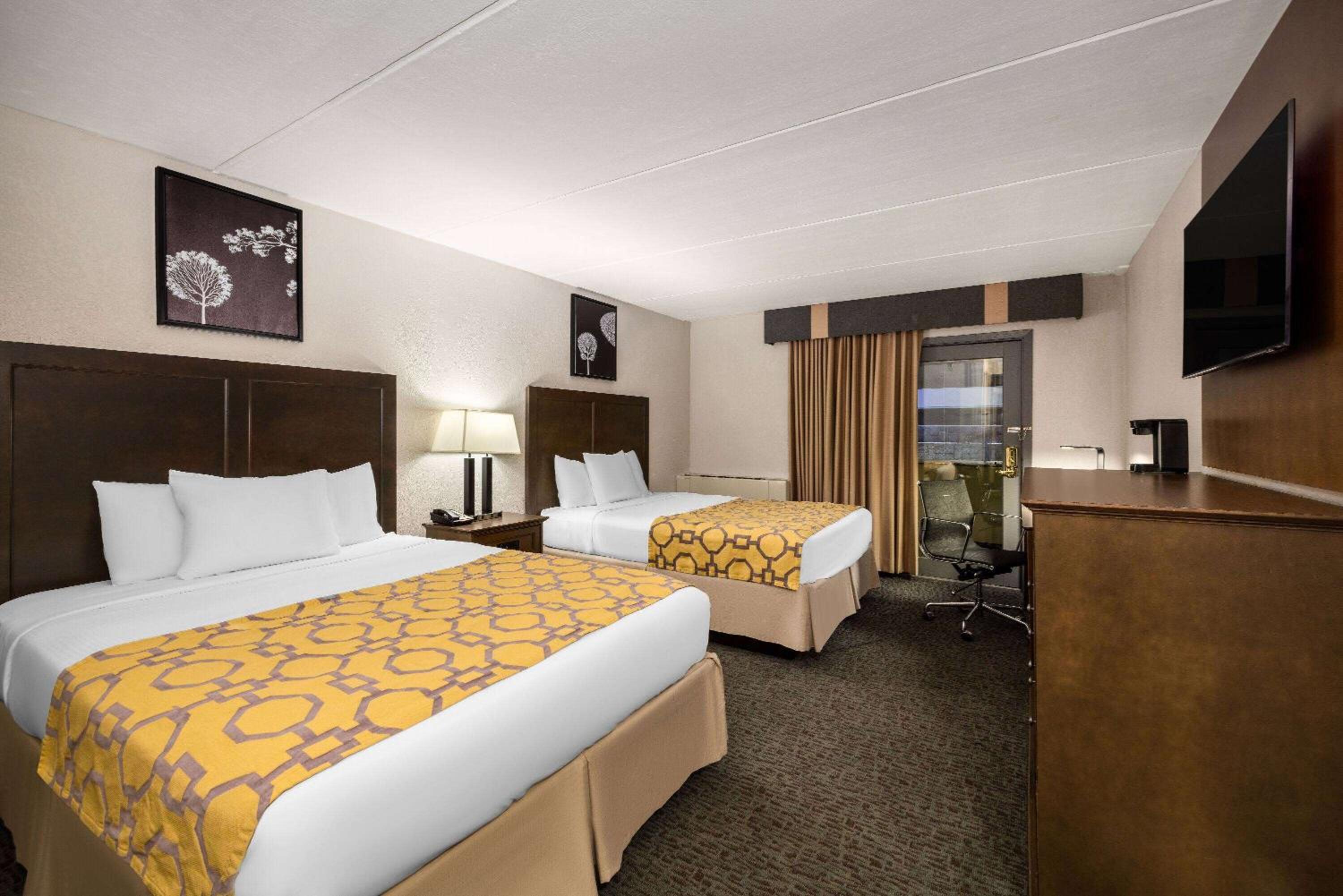 Queen Room with Two Queen Beds and Pool View - Non-Smoking - Photo 1