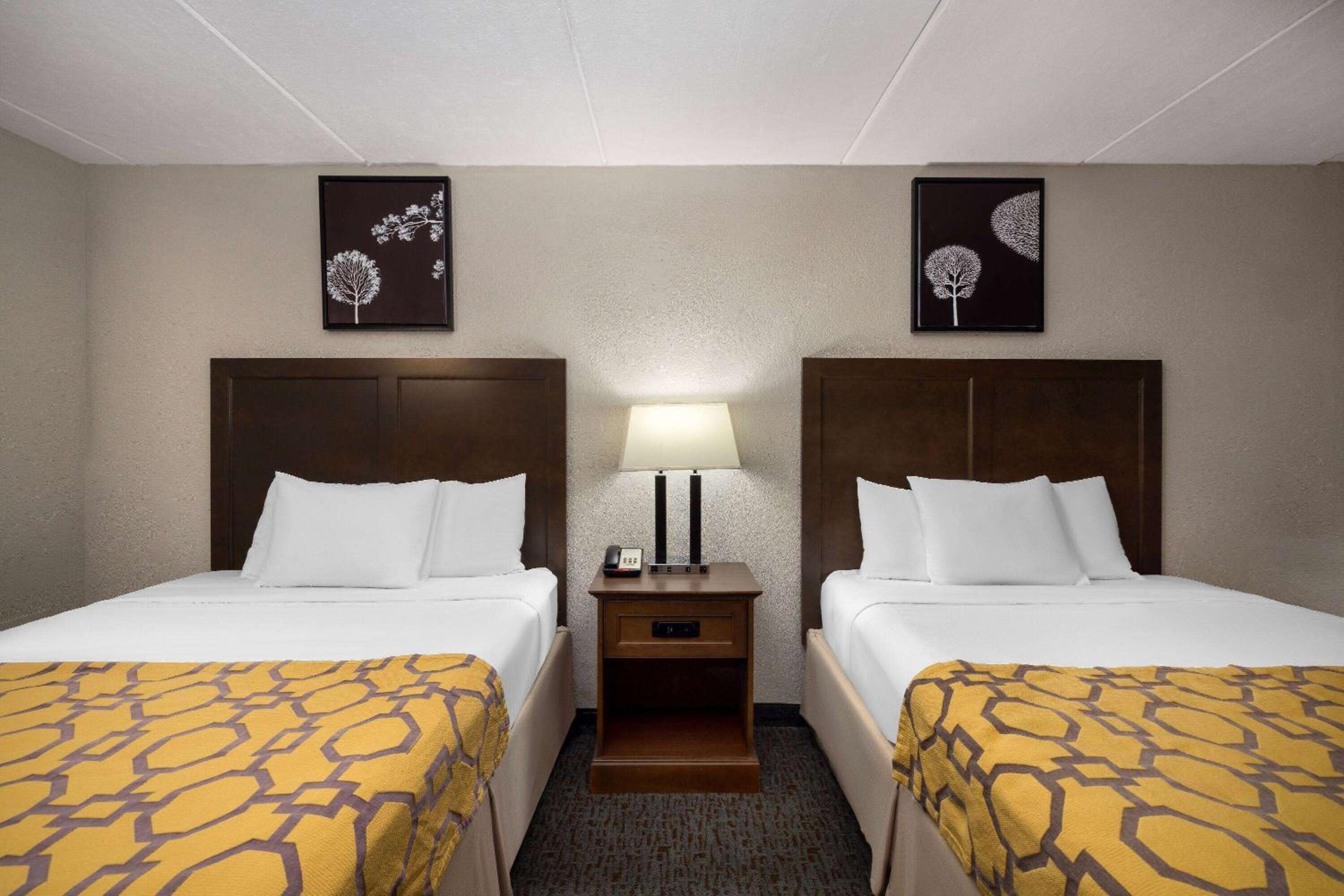 Queen Room with Two Queen Beds - Non-Smoking - Photo 1
