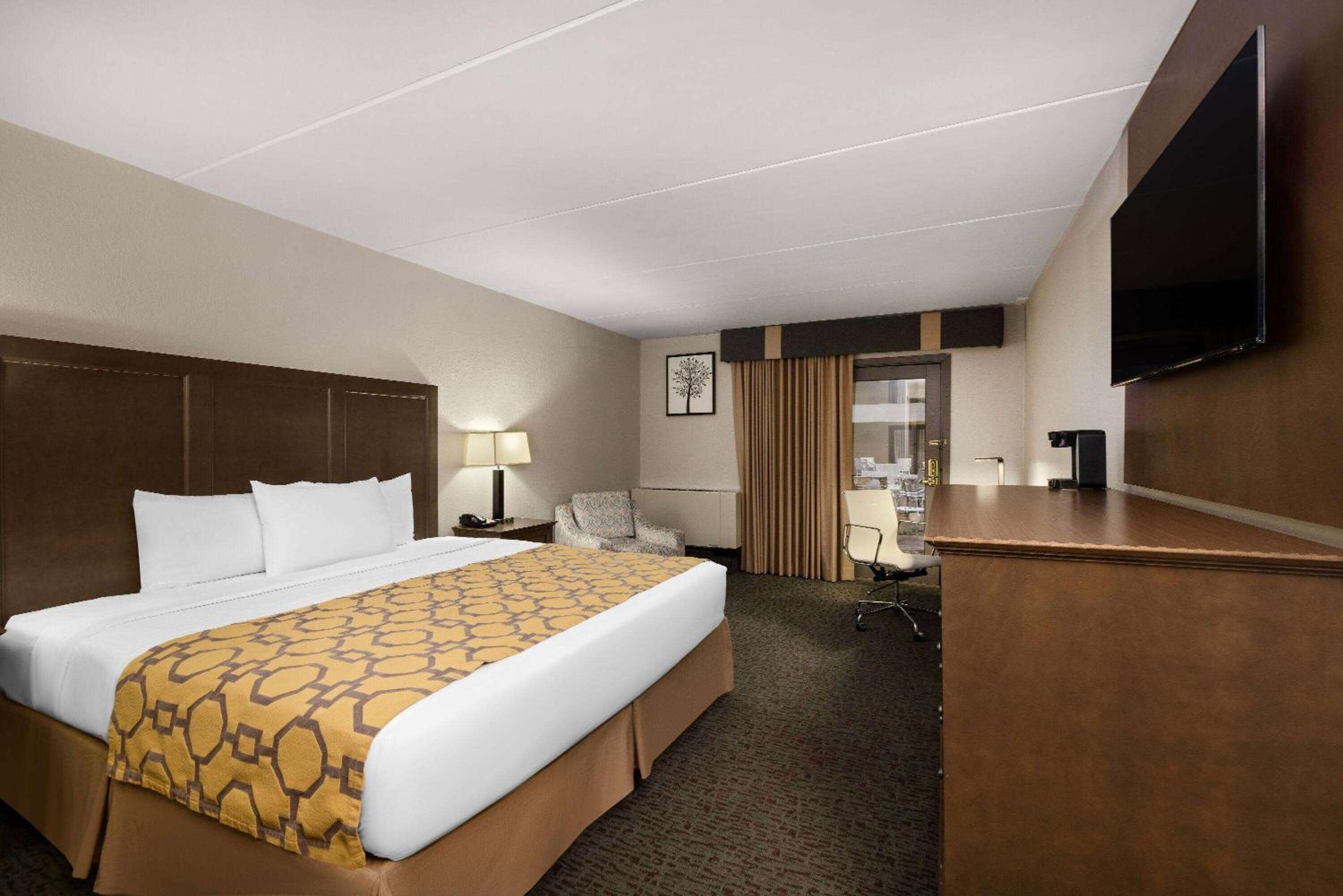King Room with Pool View - Non-Smoking - Photo 1
