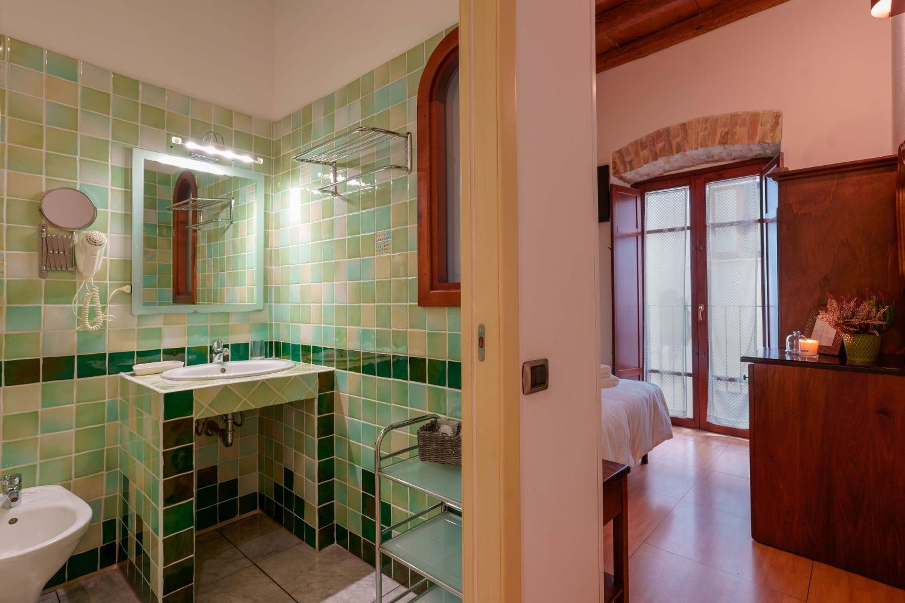 Economy Double Room With Small Double Bed photo 3
