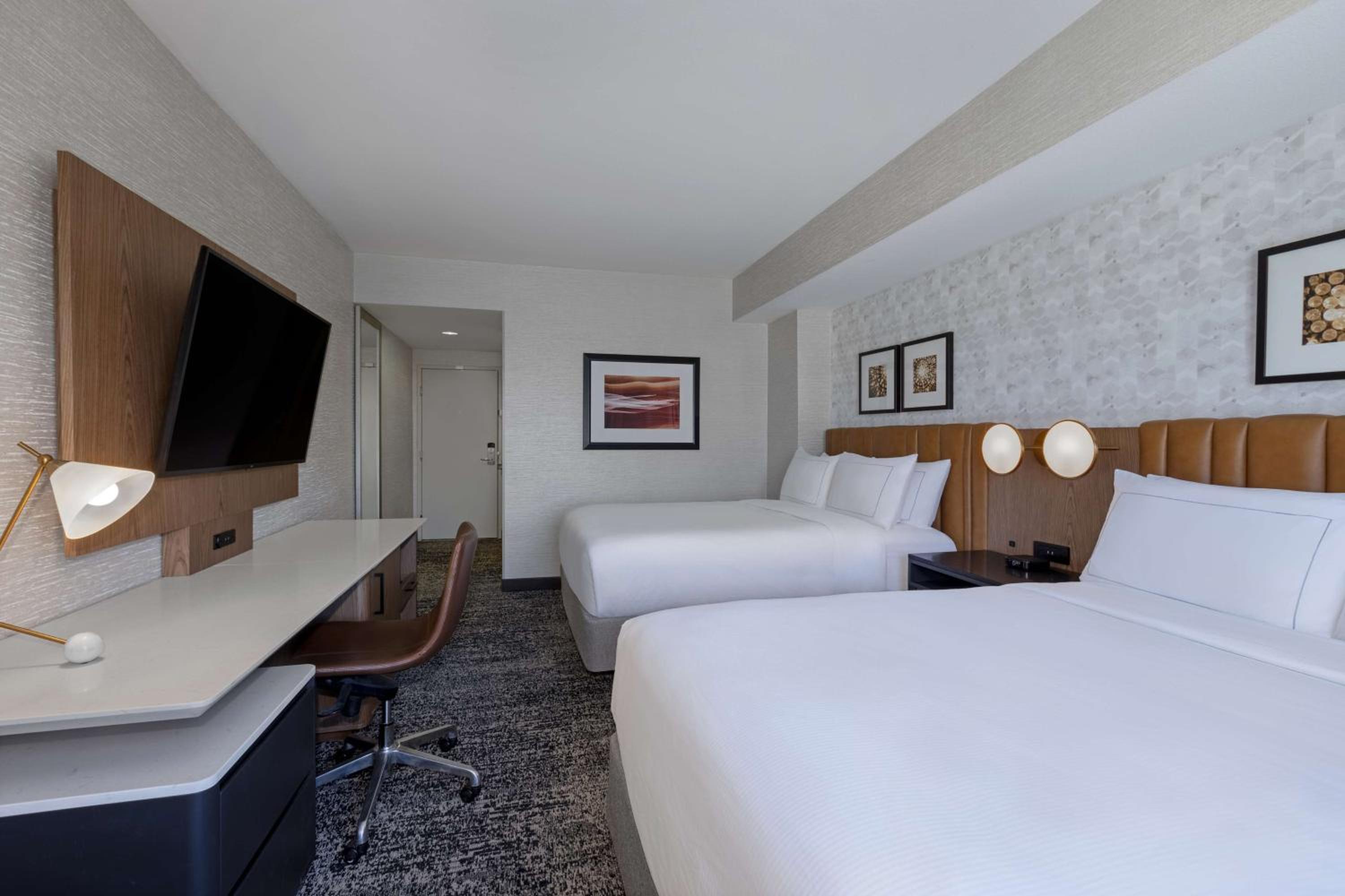 Queen Room with Two Queen Beds - Photo 3