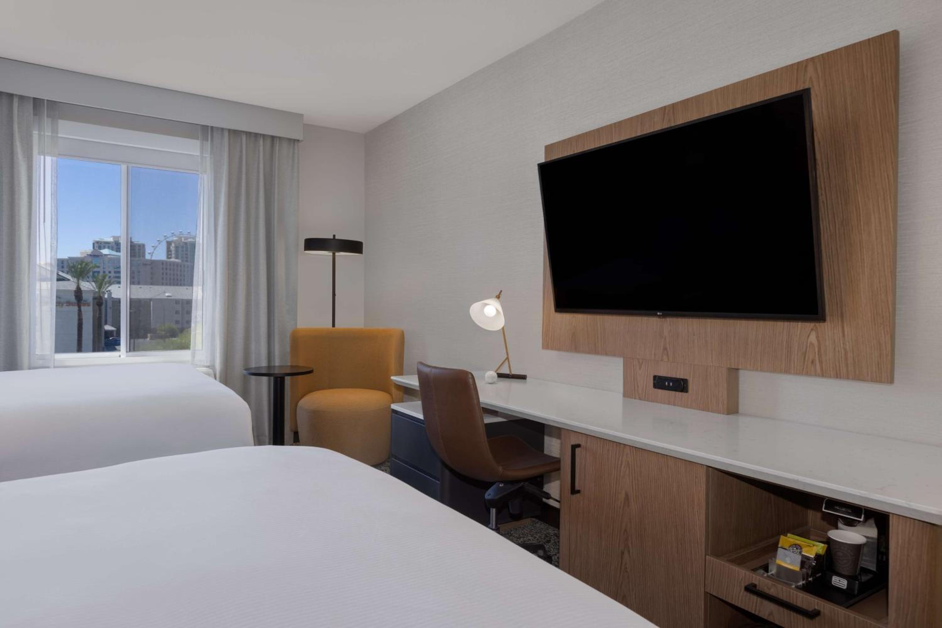 Queen Room with Two Queen Beds - Photo 9