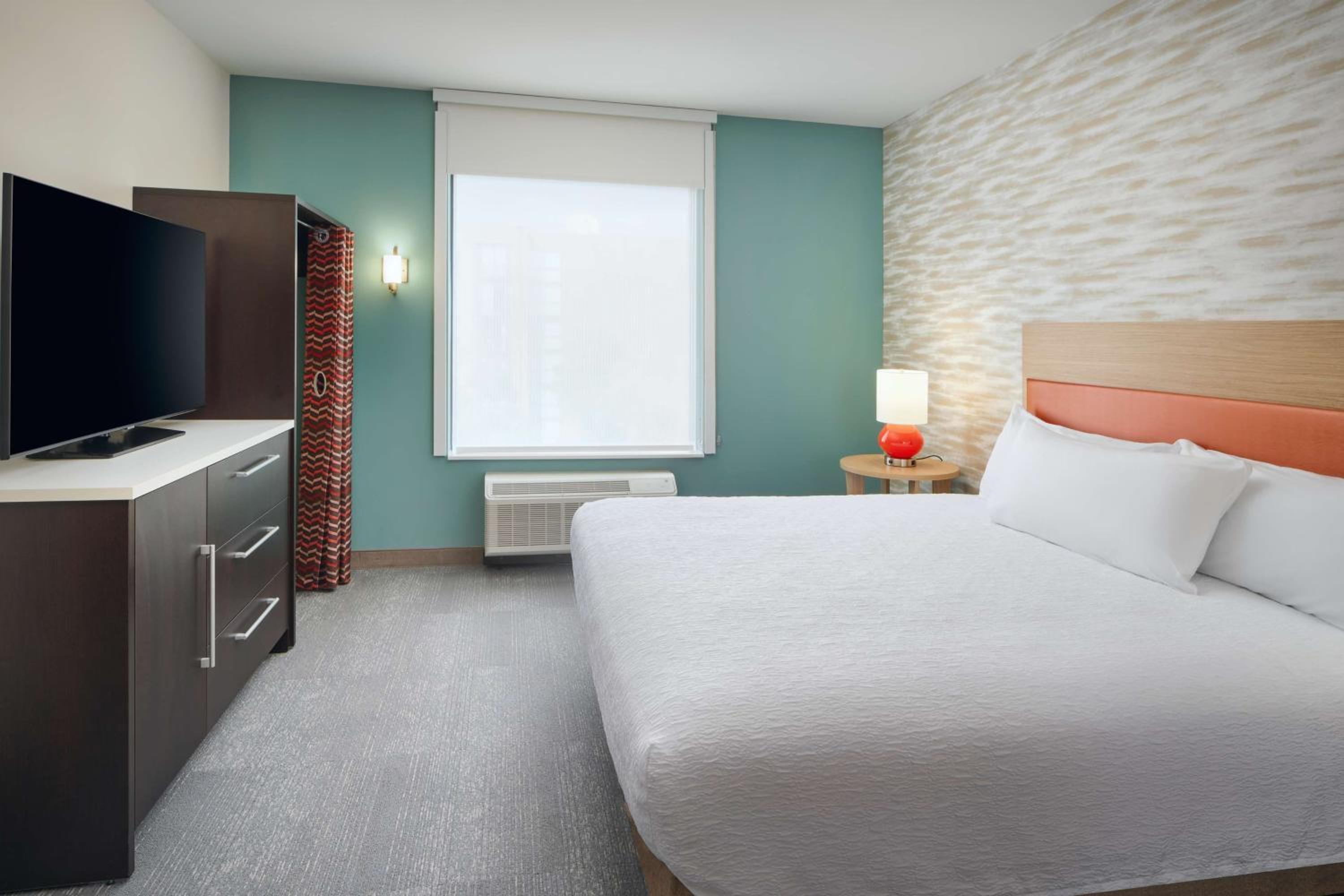 One-Bedroom King Suite - Photo 2