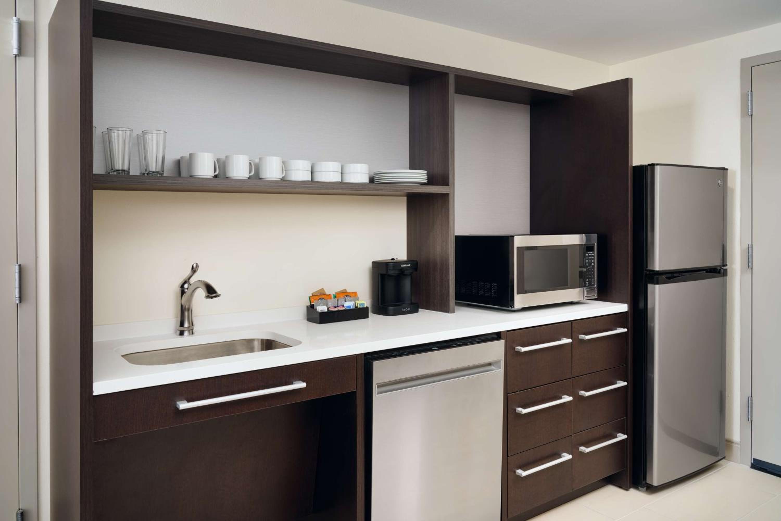 Studio Suite with Two Queen Beds and Tub - Mobility Access - Photo 2