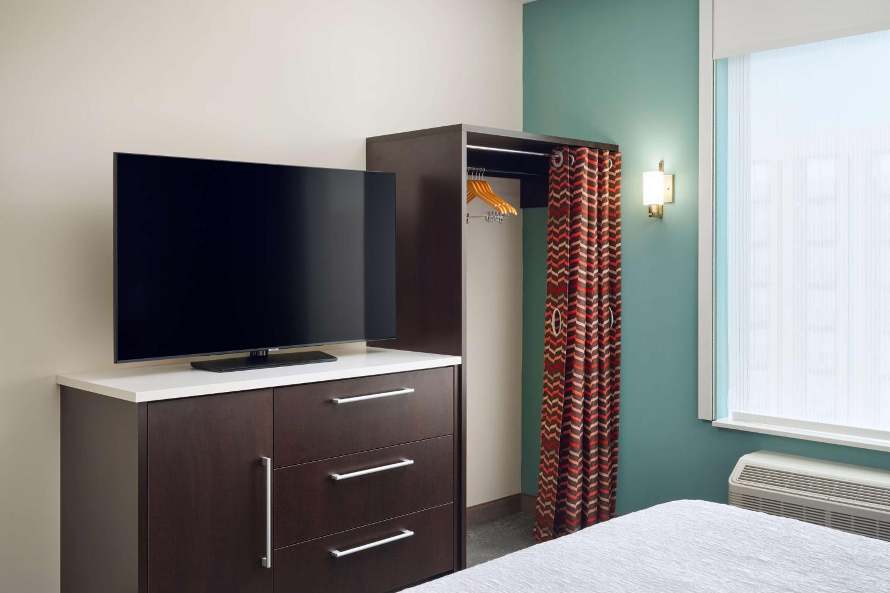 One-Bedroom King Suite - Photo 3