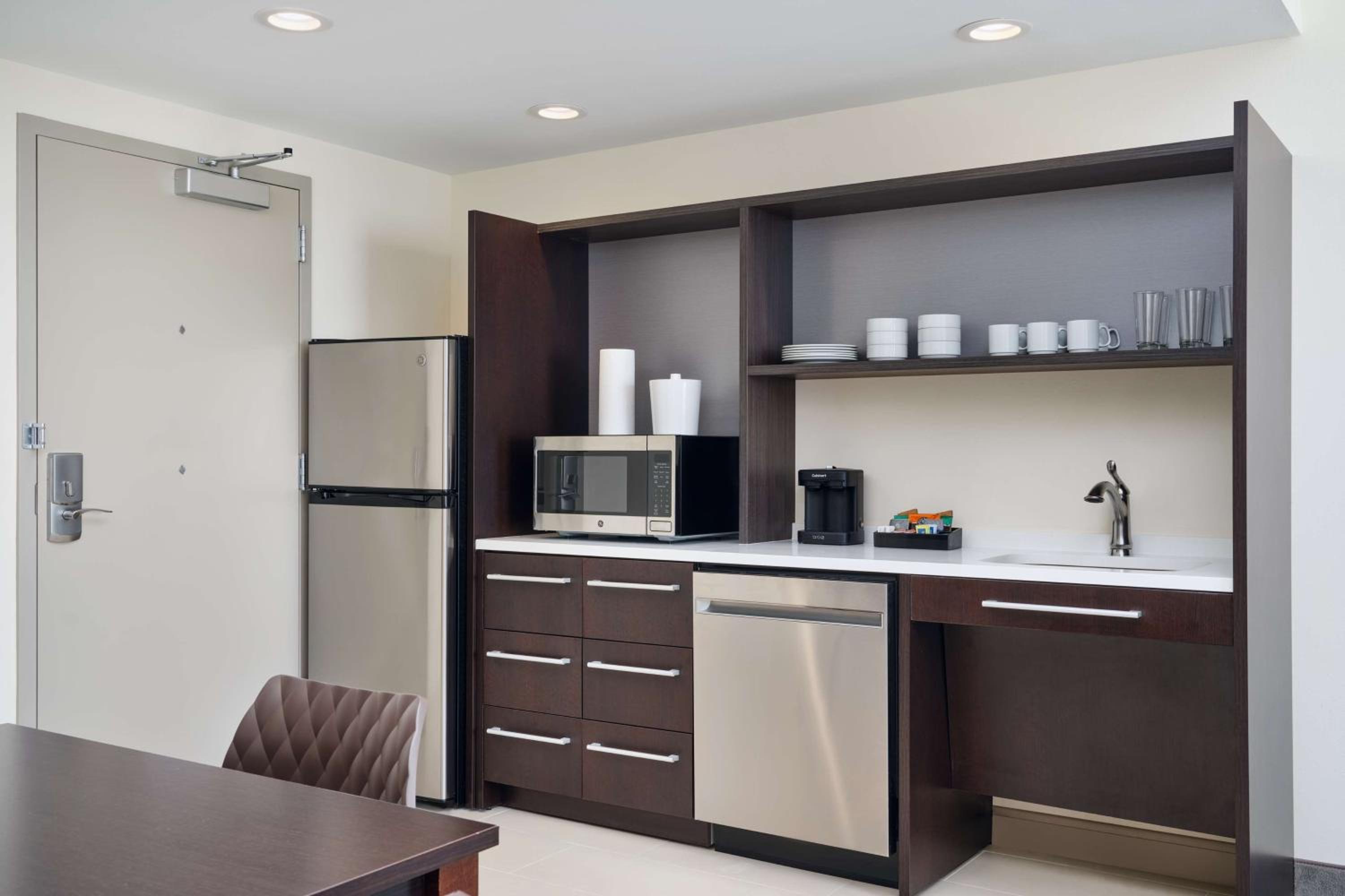 King Suite with Roll-In Shower - Mobility Accessible  - Photo 4