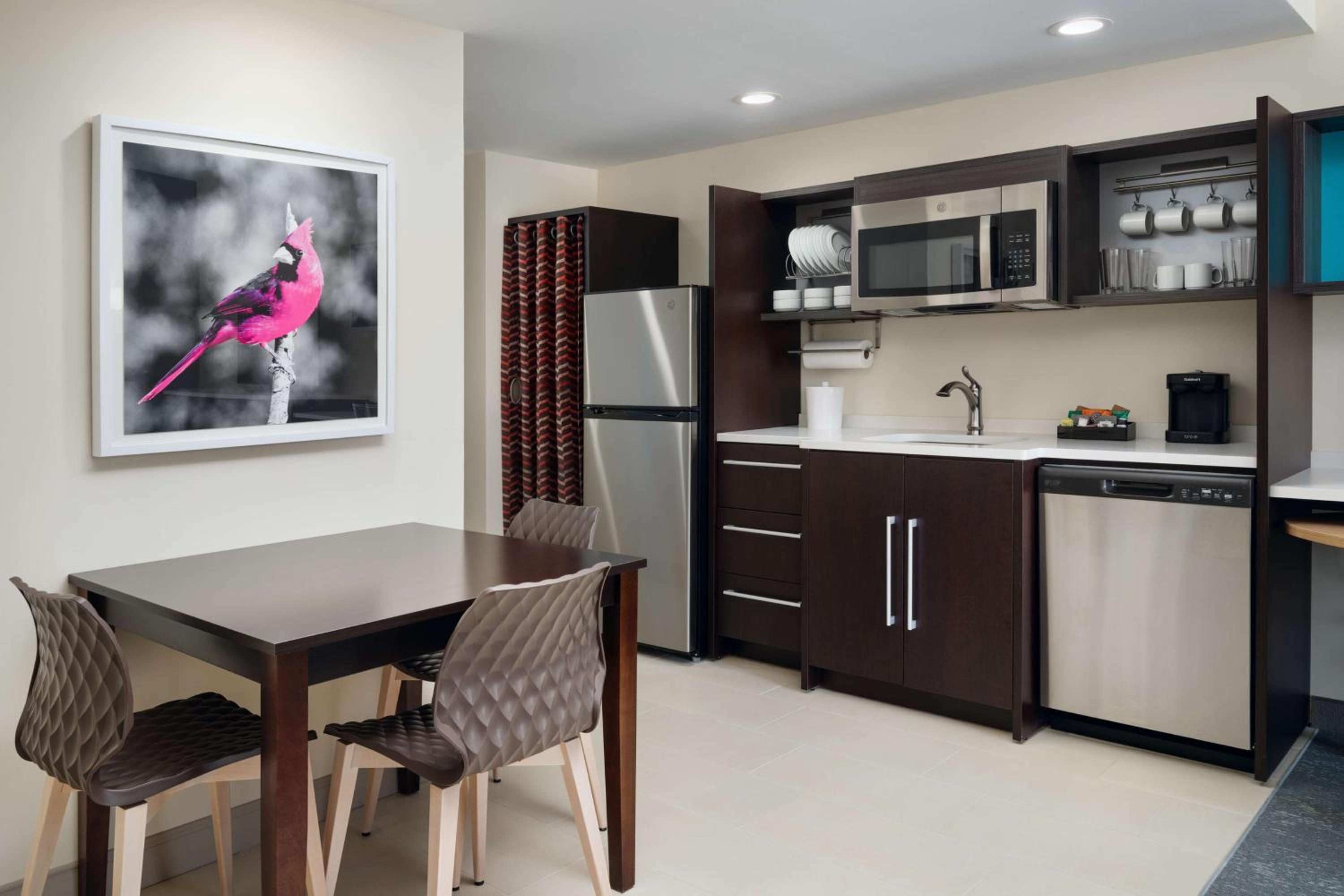 One-Bedroom King Suite - Photo 4