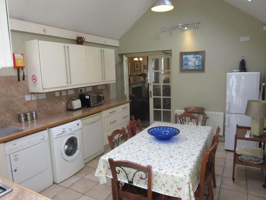 Three-Bedroom House photo 3