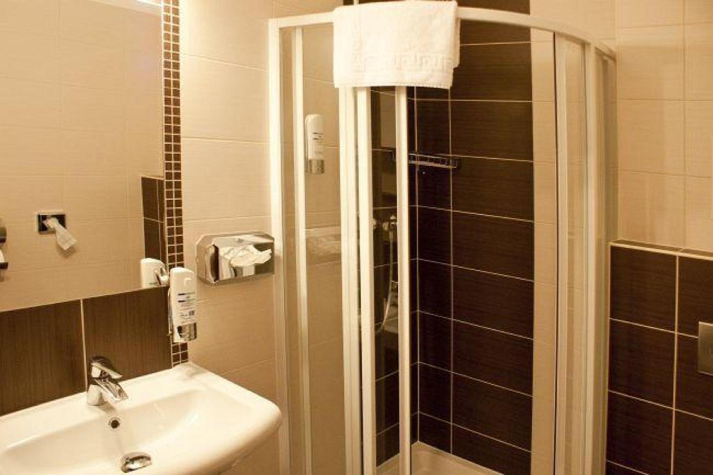 Standard Double or Twin Room - Photo 4