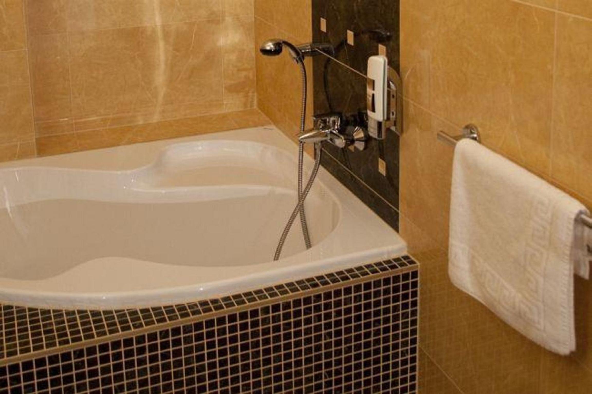 Suite (2 Adults) photo 2