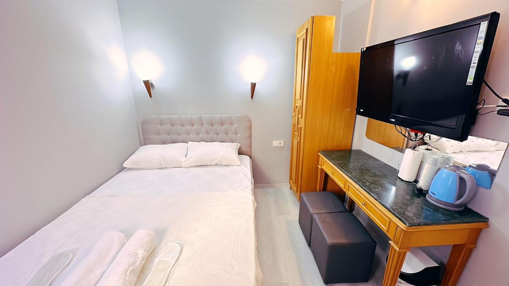 One-Bedroom Apartment photo 1