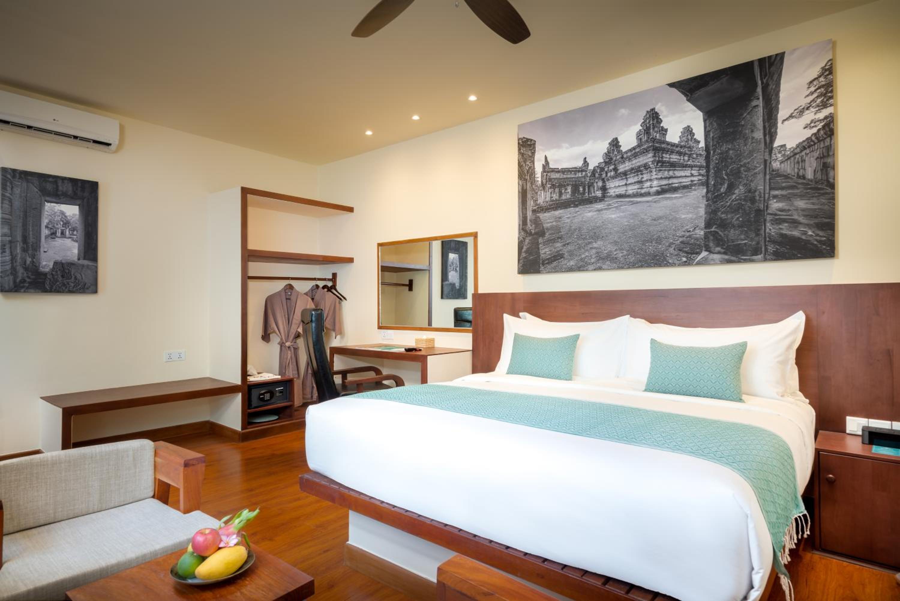 Family Suite with Private Pool - Photo 7