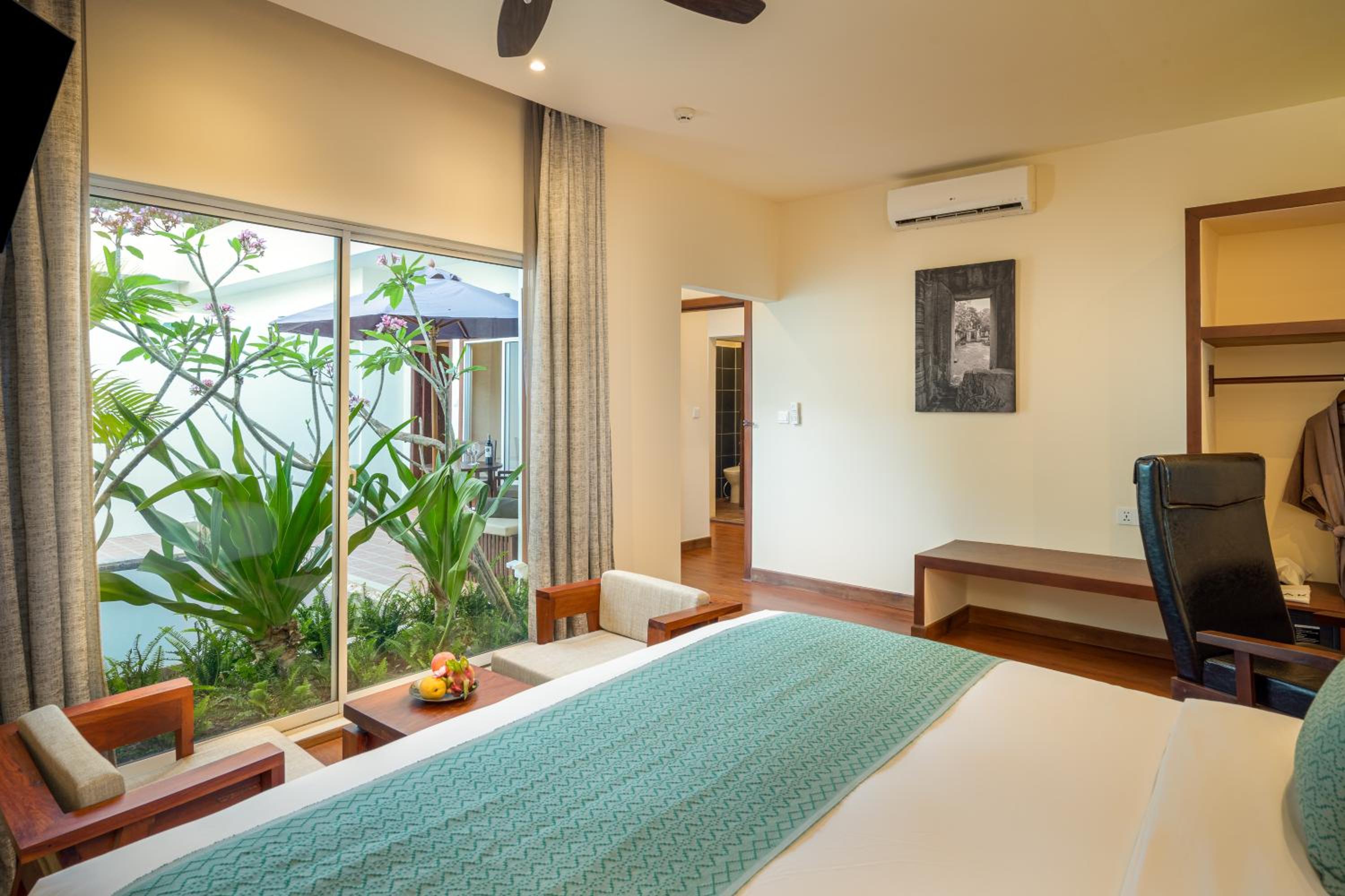 Family Suite with Private Pool - Photo 9