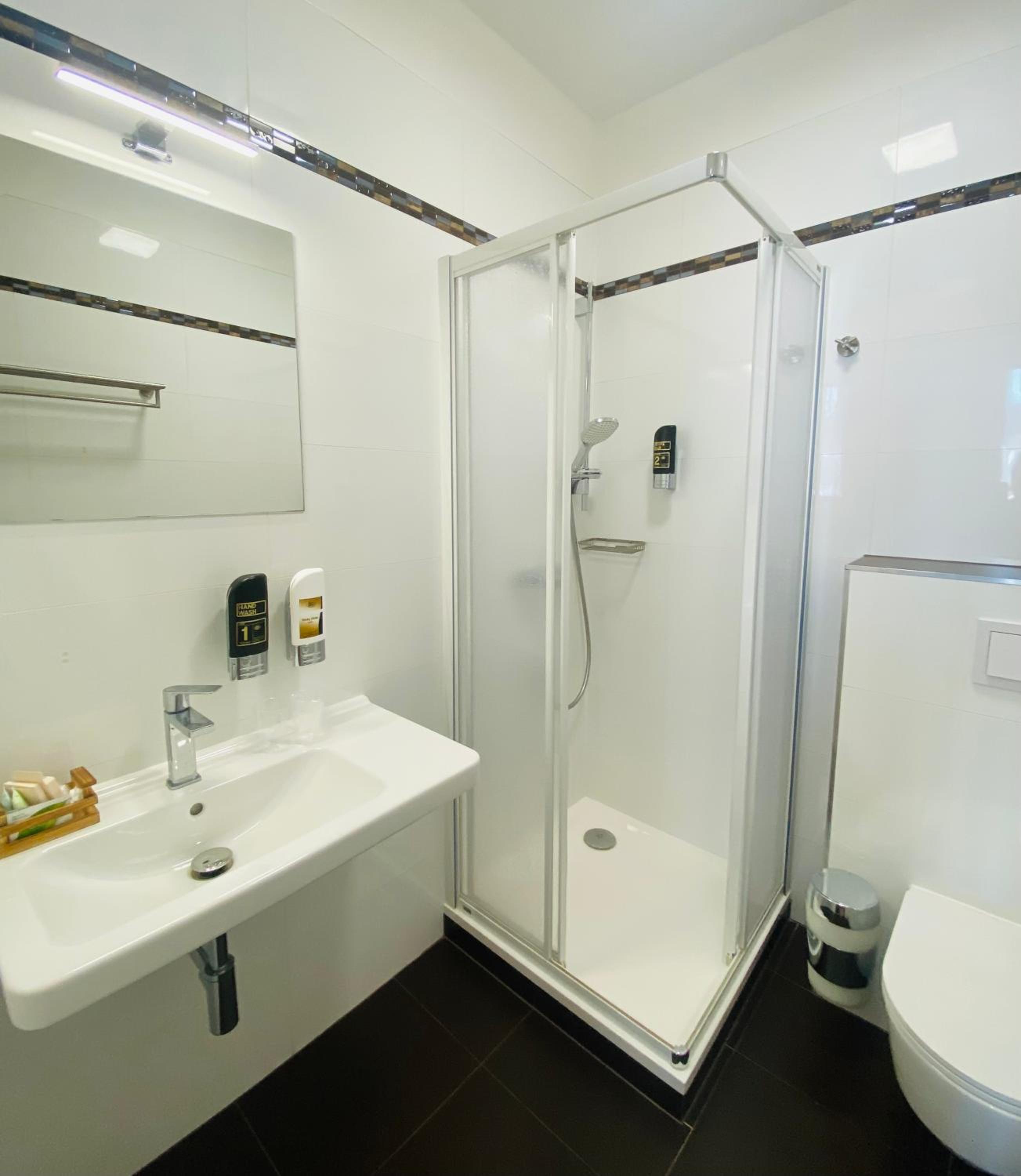 Deluxe Double Room with Balcony photo 2