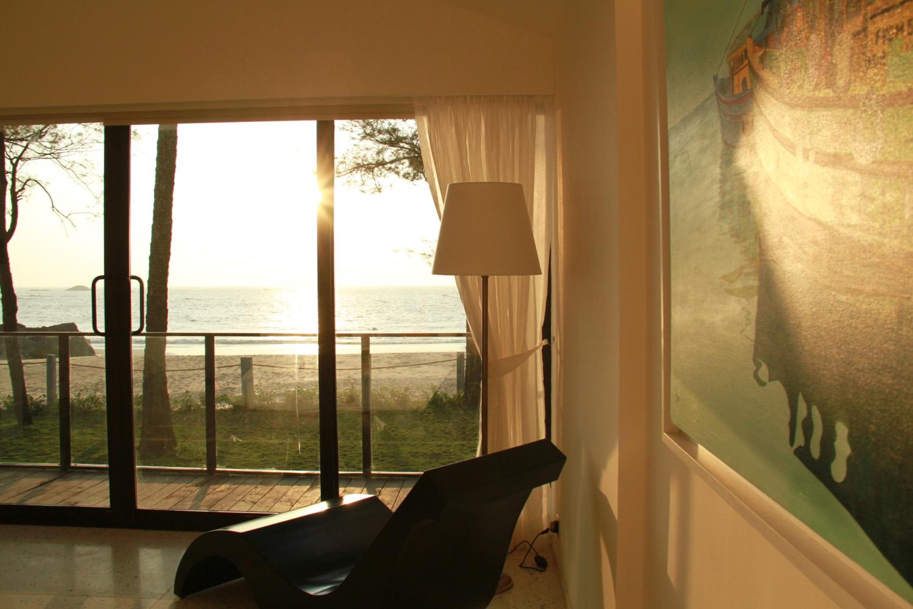 Ocean Front Luxury Room - Photo 2