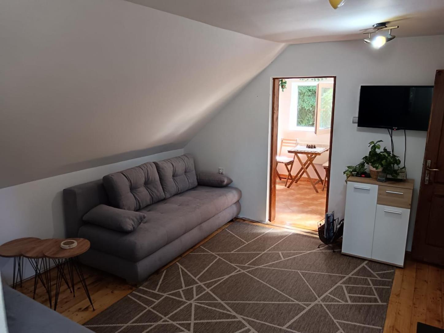One-Bedroom Apartment photo 2