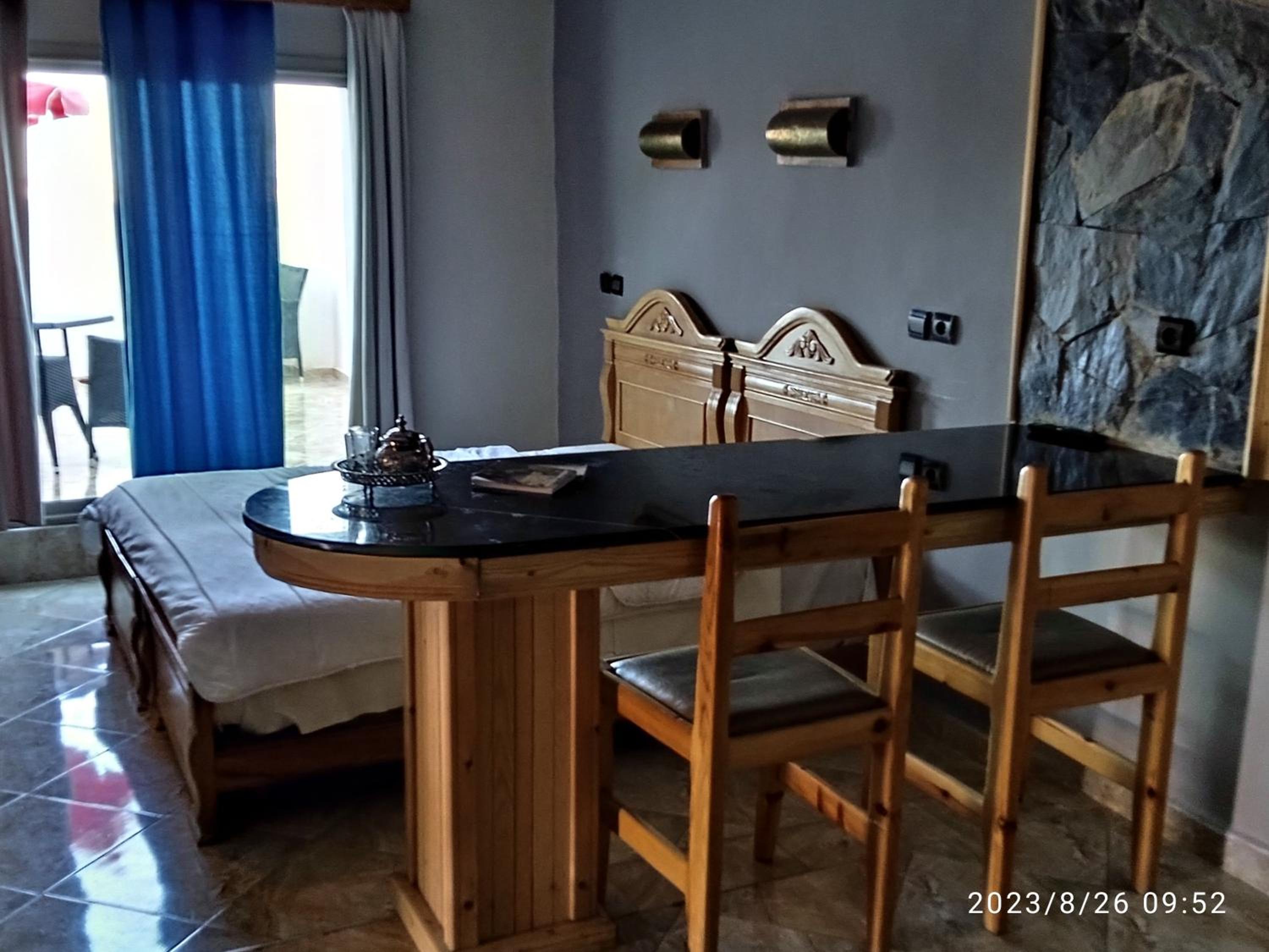 Family Suite with Balcony - Photo 3