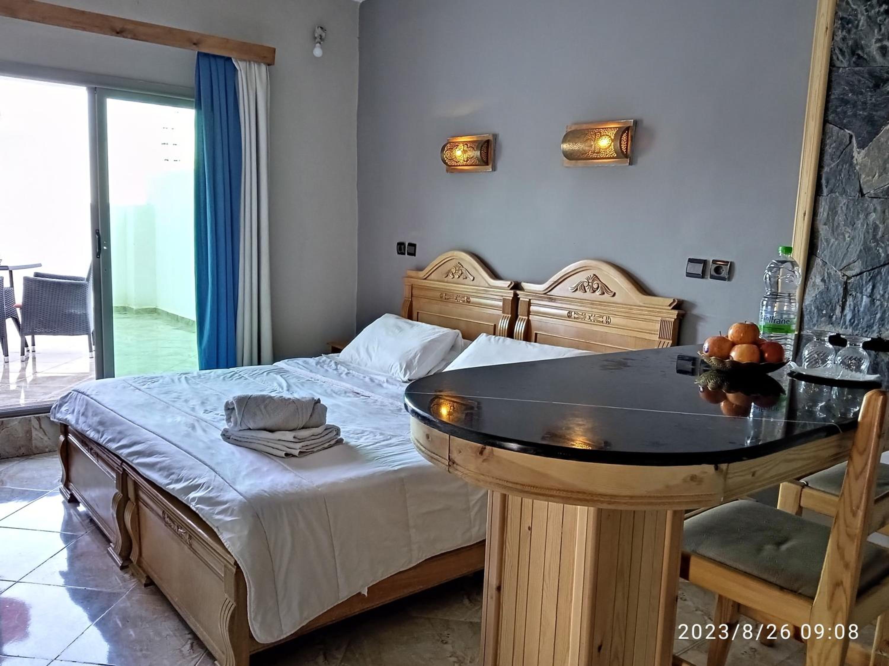 Family Suite with Balcony - Photo 8