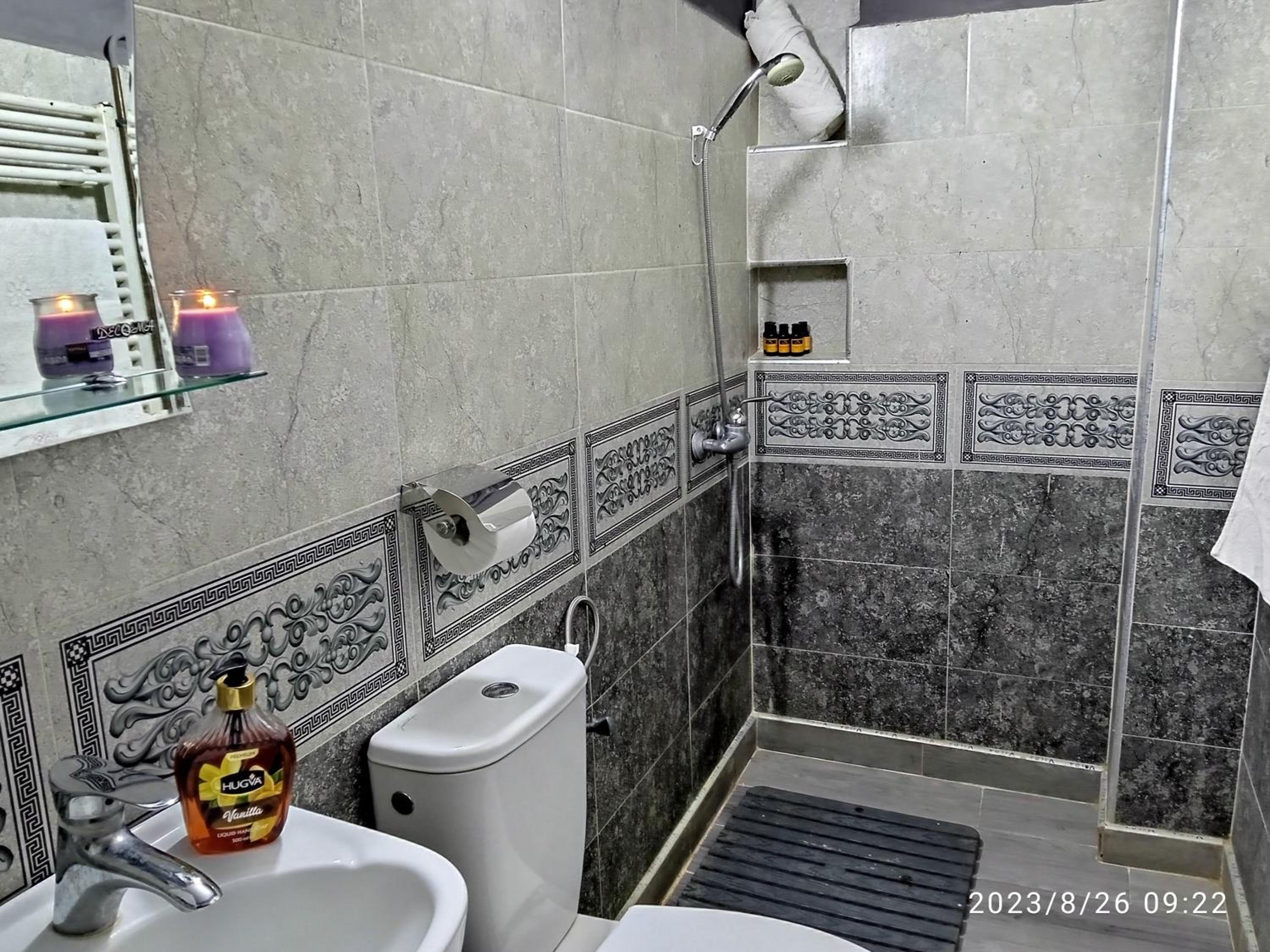Family Suite with Balcony - Photo 9