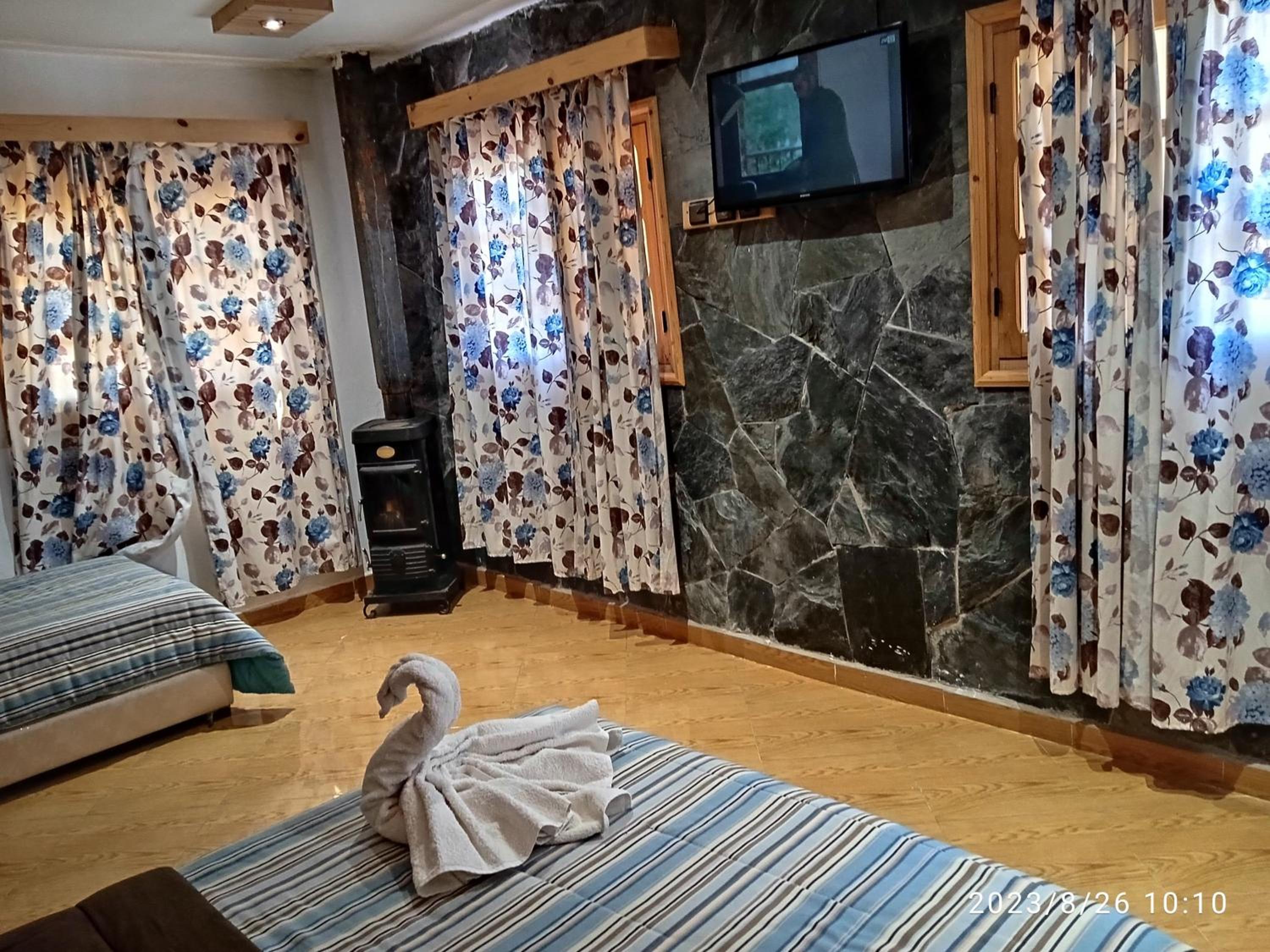 Suite with Mountain View - Photo 1