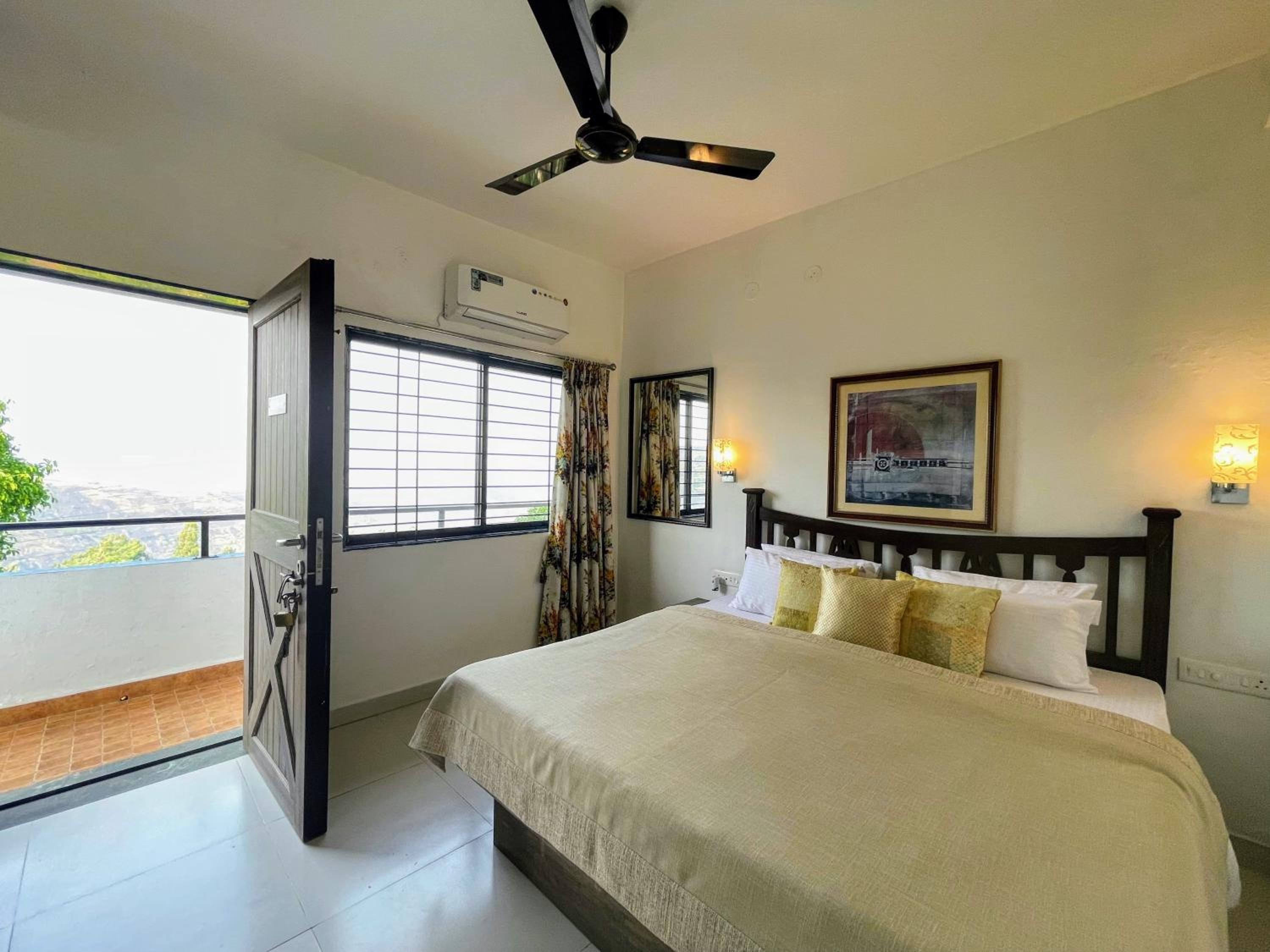 Deluxe Double Room With Balcony photo 1