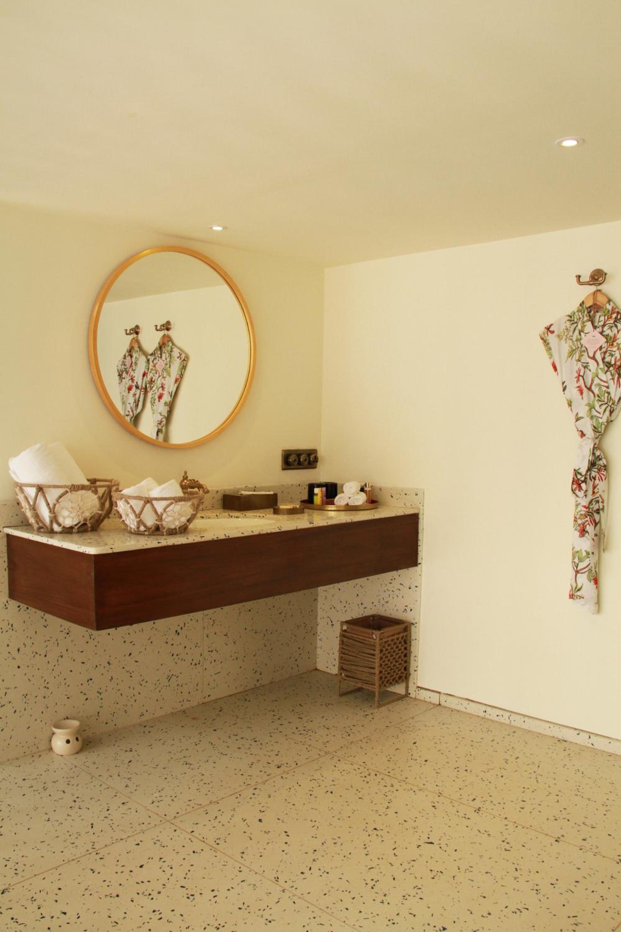 Ocean Front Luxury Room - Photo 7