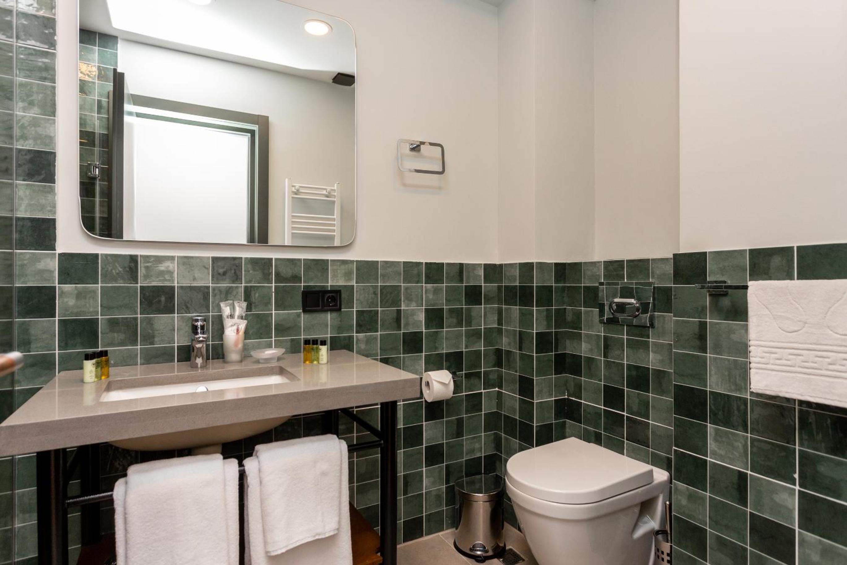 Double or Twin Room - Photo 5