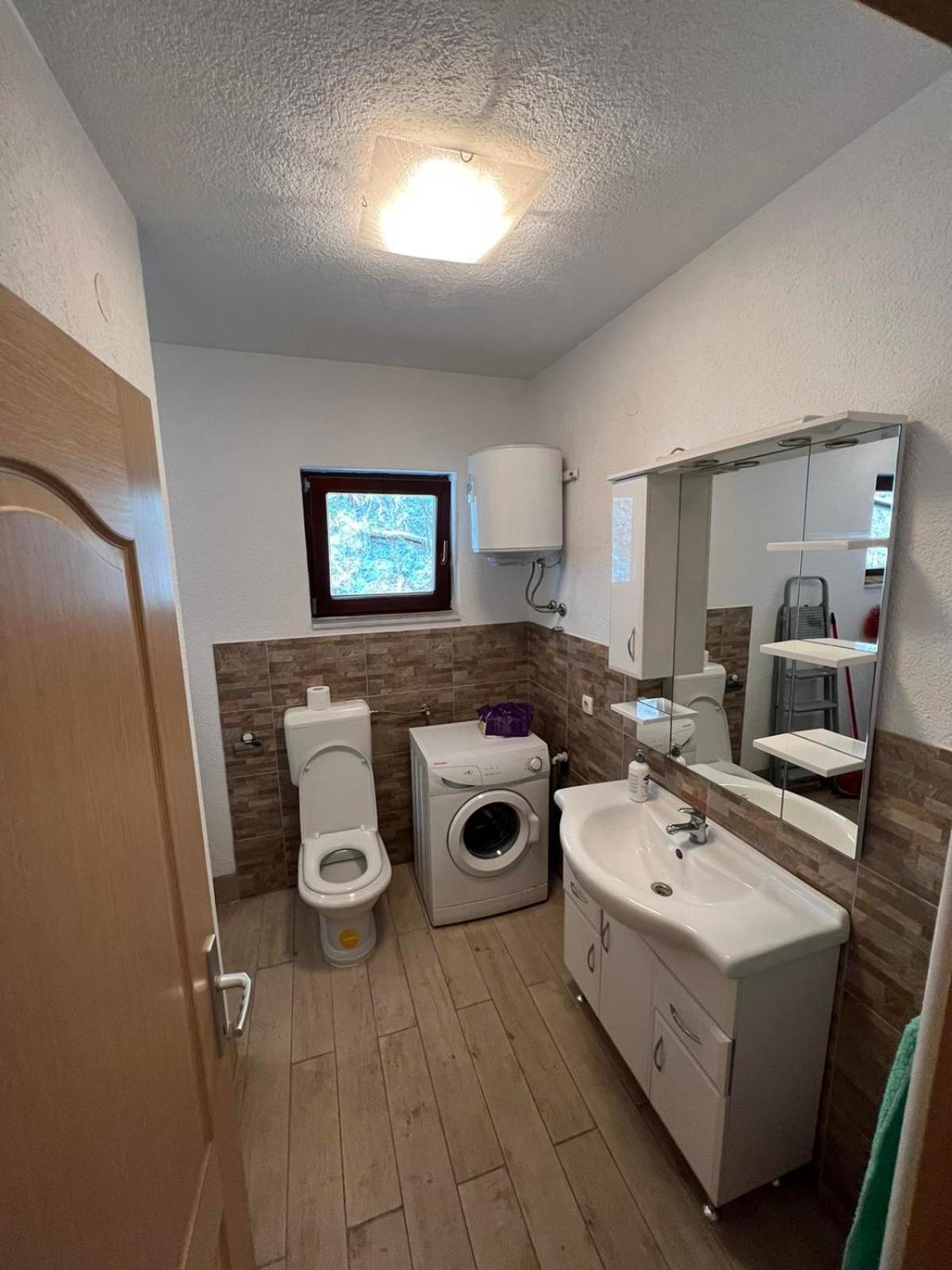 Twin Room with Private External Bathroom photo 2