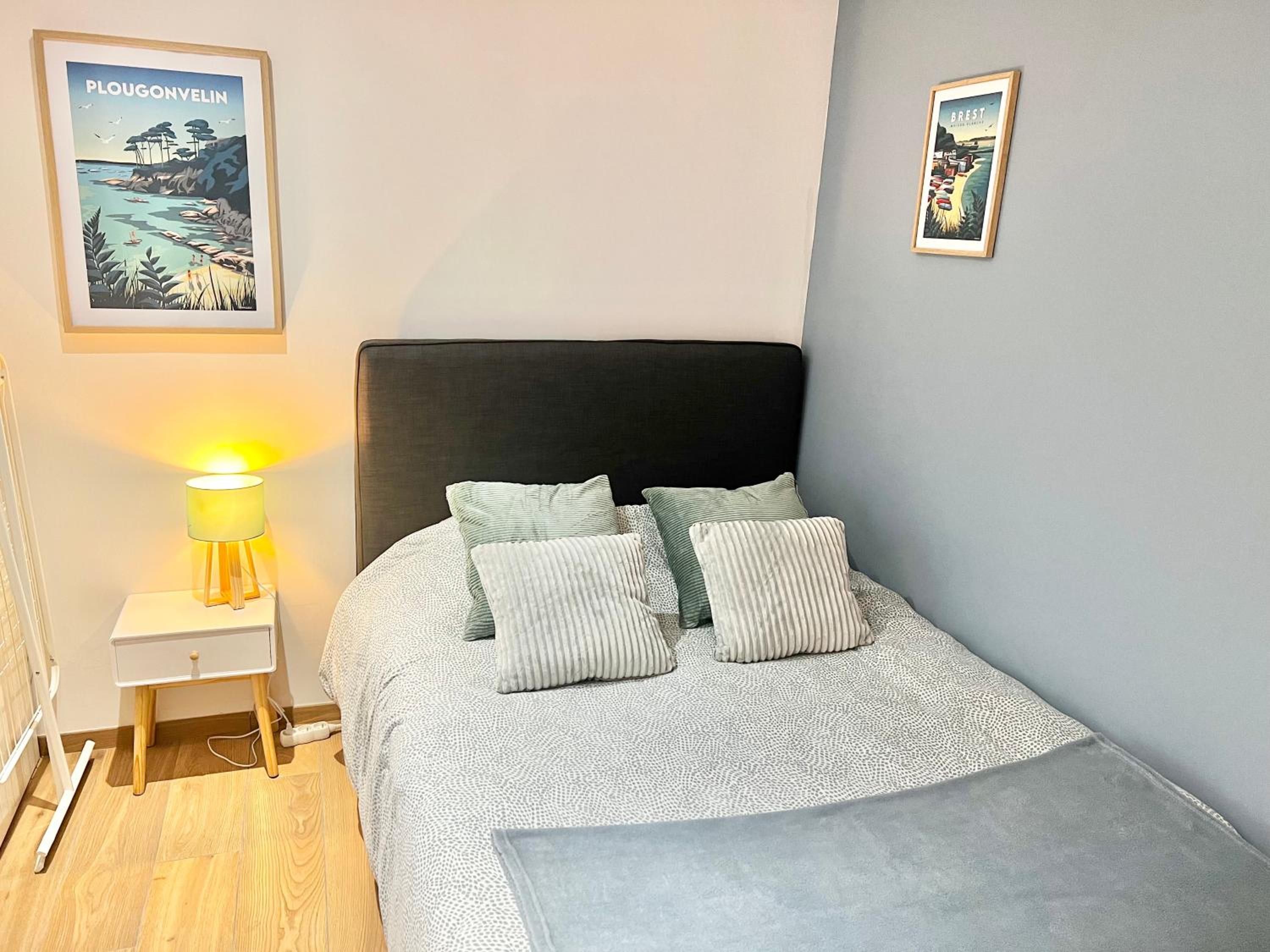 One-Bedroom Apartment photo 1