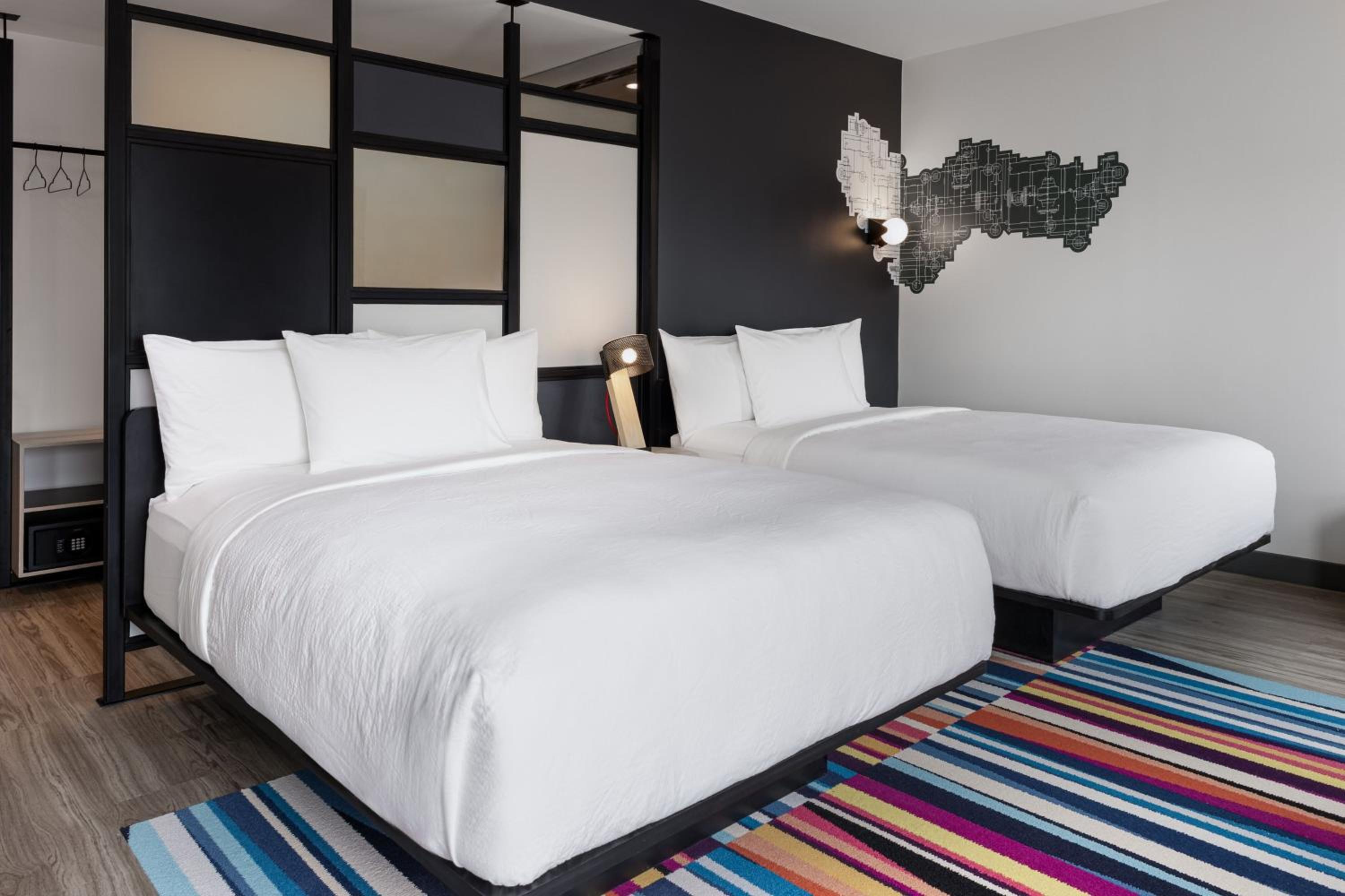 Queen Room with Two Queen Beds and City View - Photo 4