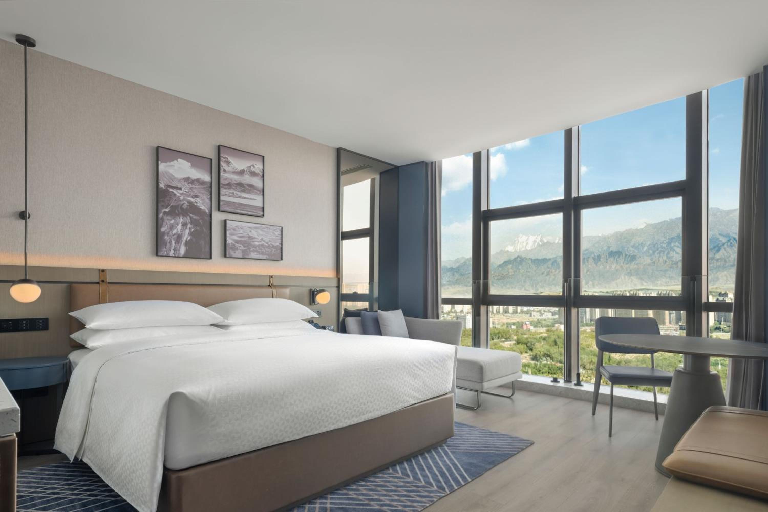 King Room with Mountain View
