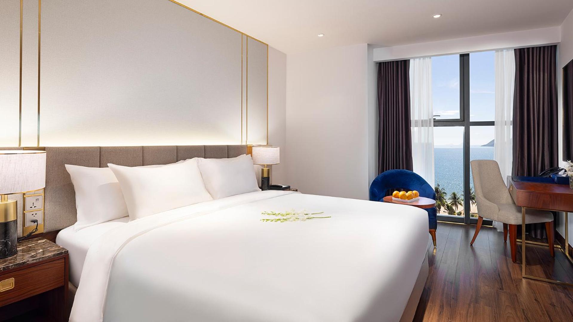 Superior King Room - Photo 3