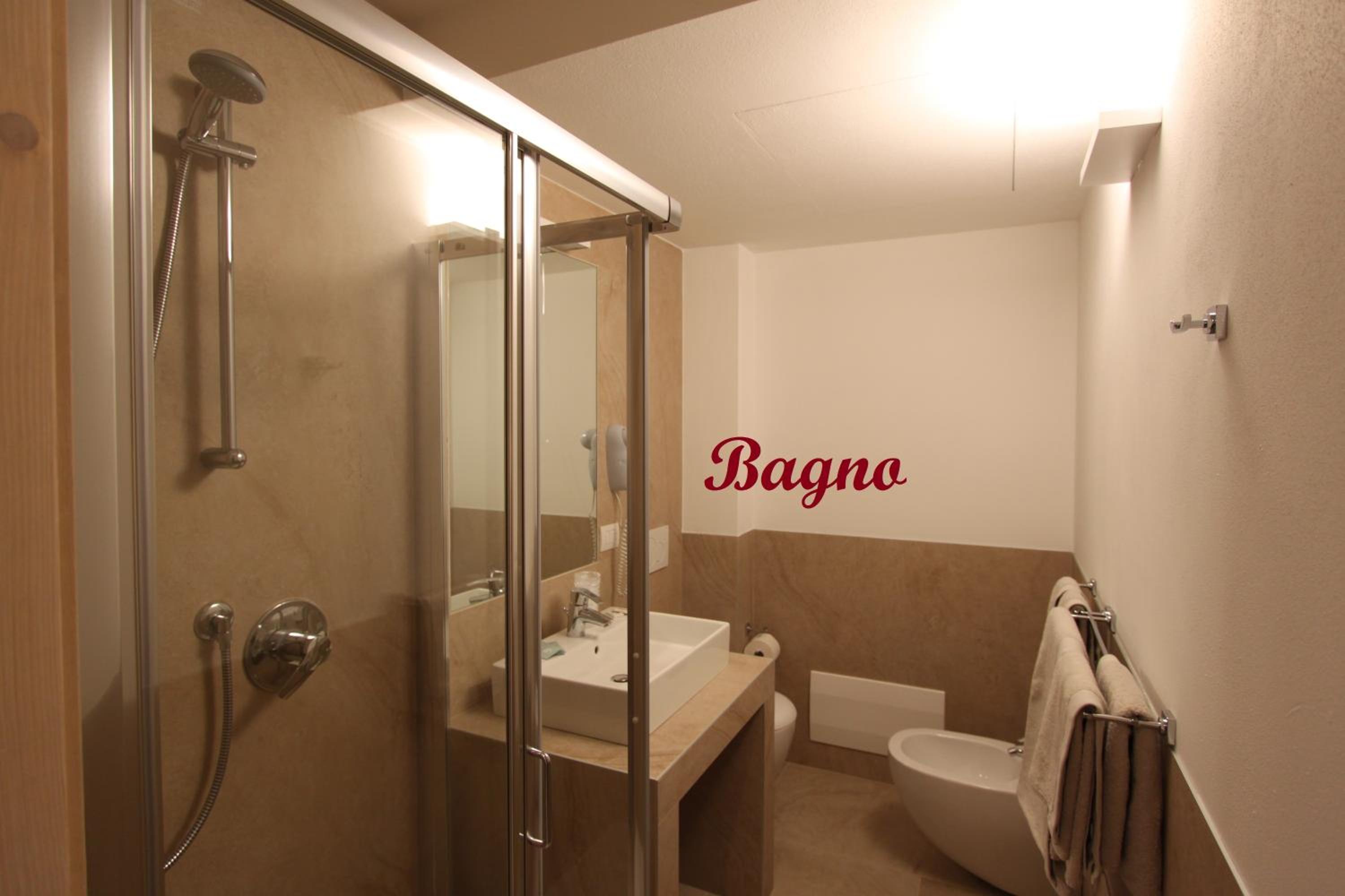 One-Bedroom Apartment (6 Adults) photo 1