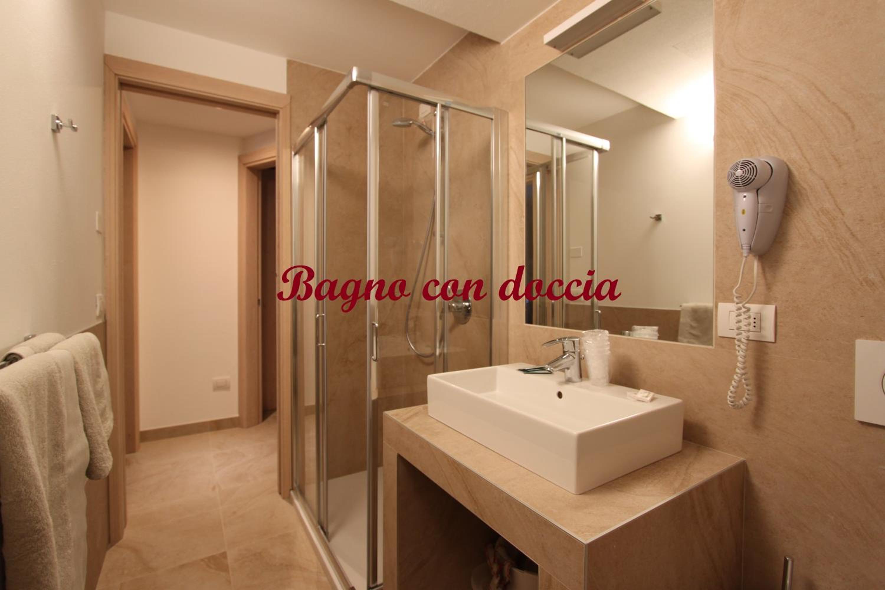 Two-Bedroom Apartment (8 Adults) photo 2