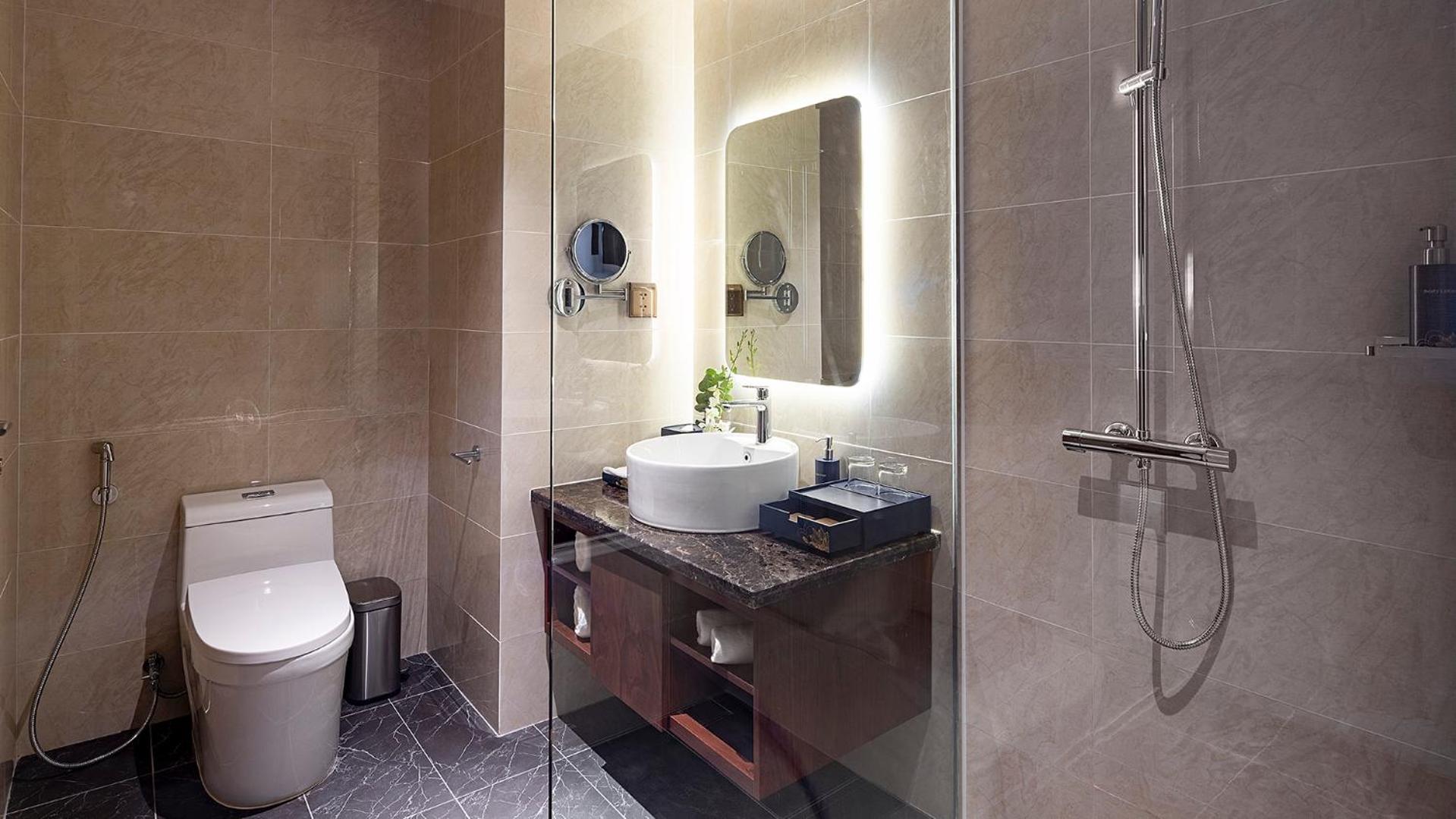 Deluxe King Room - Photo 4