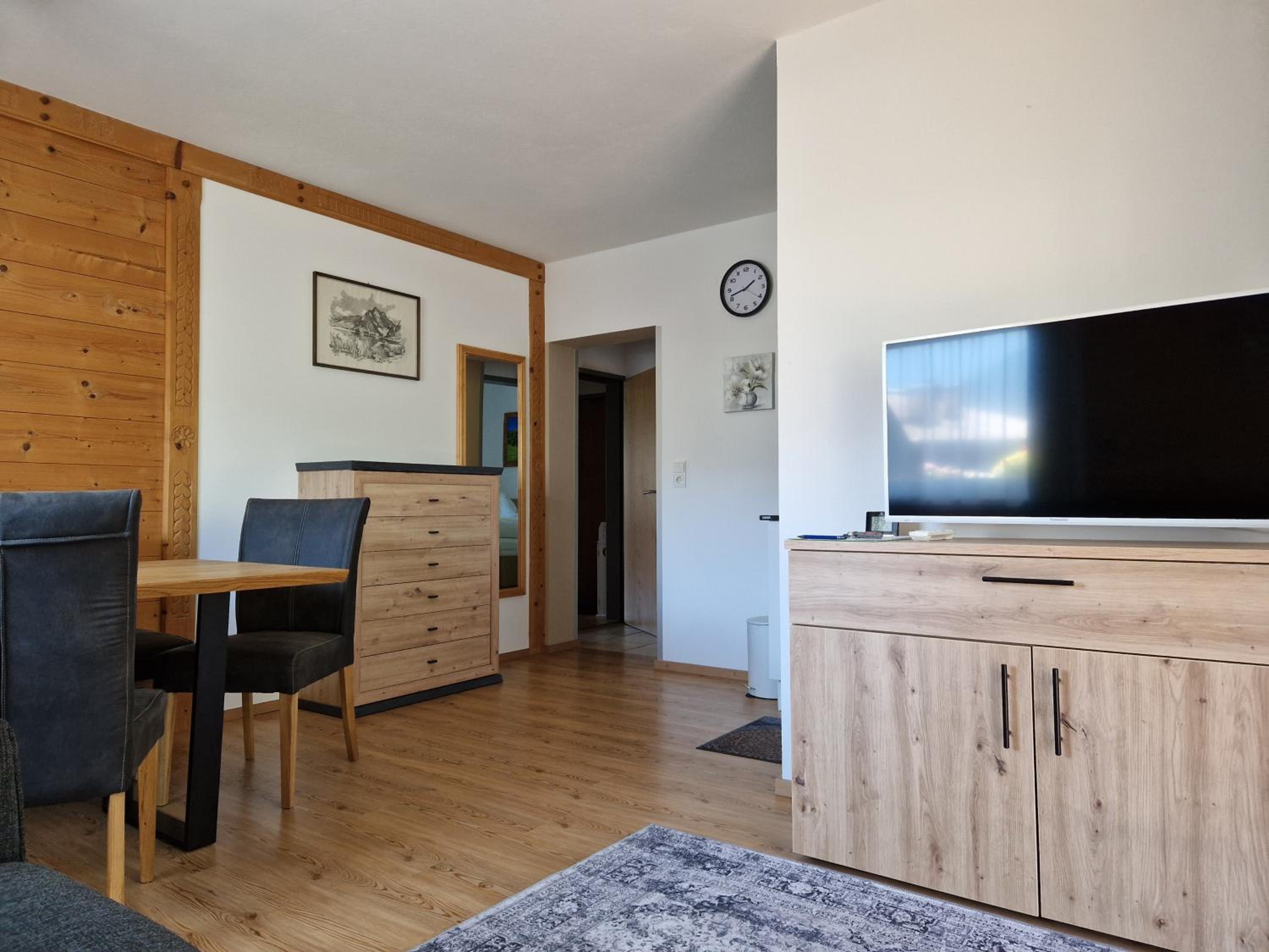 Apartment with Mountain View