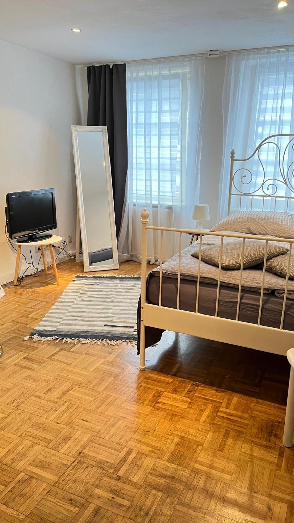 One-Bedroom Apartment photo 1