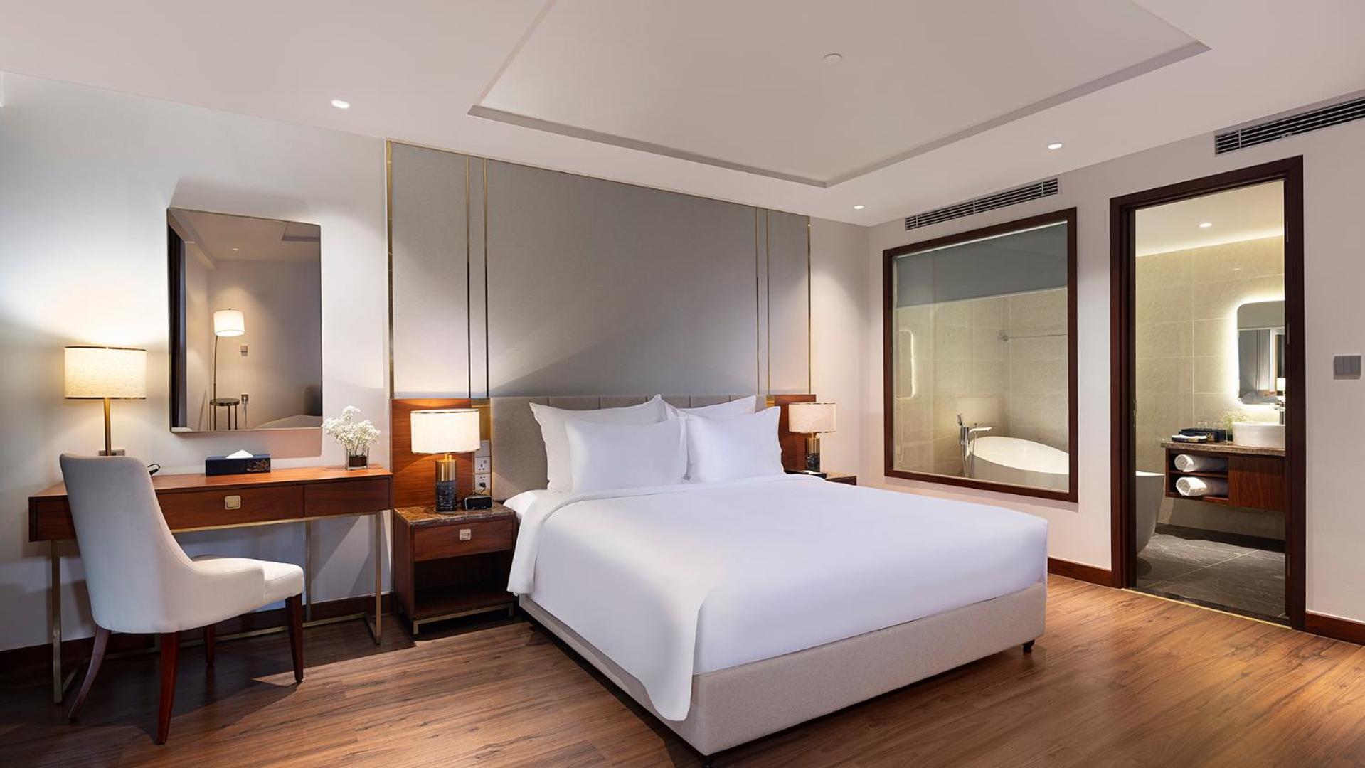 Executive Suite - Photo 4