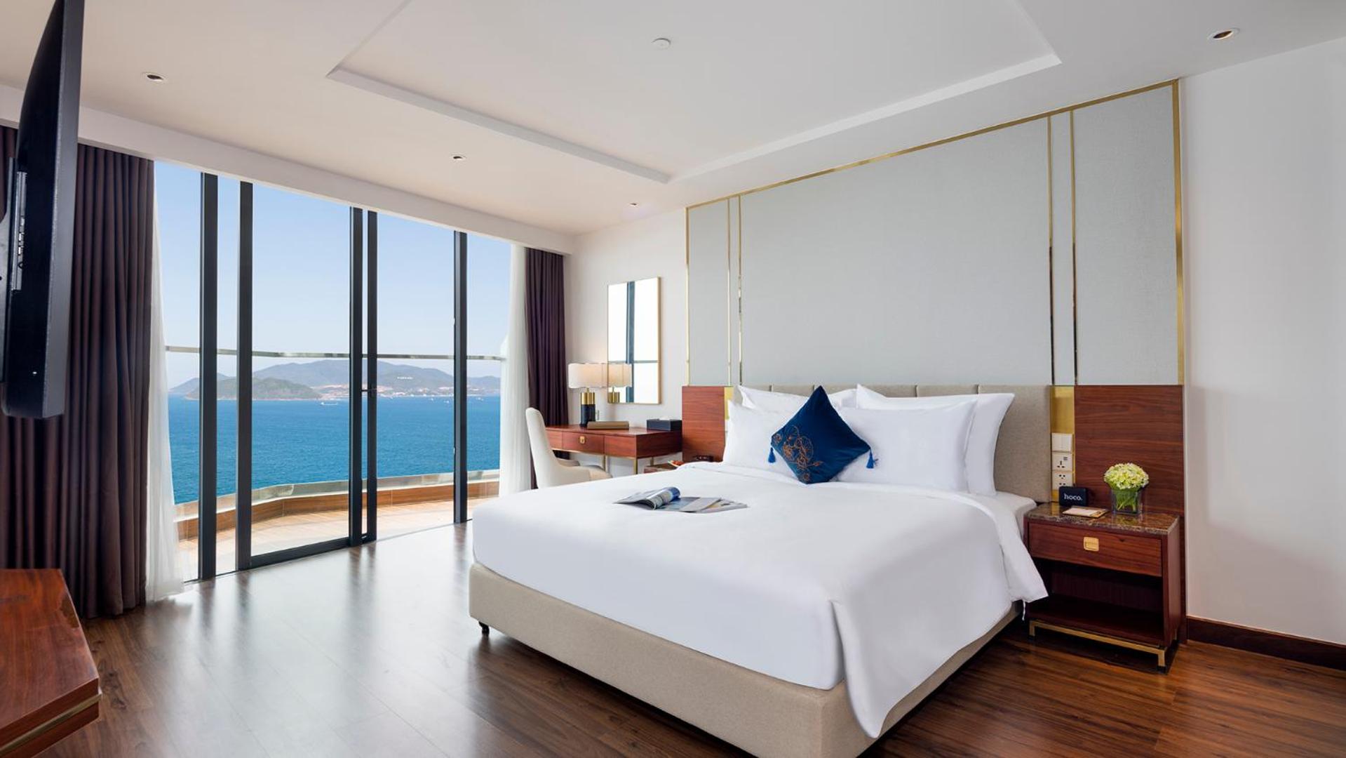 Executive Suite - Photo 3